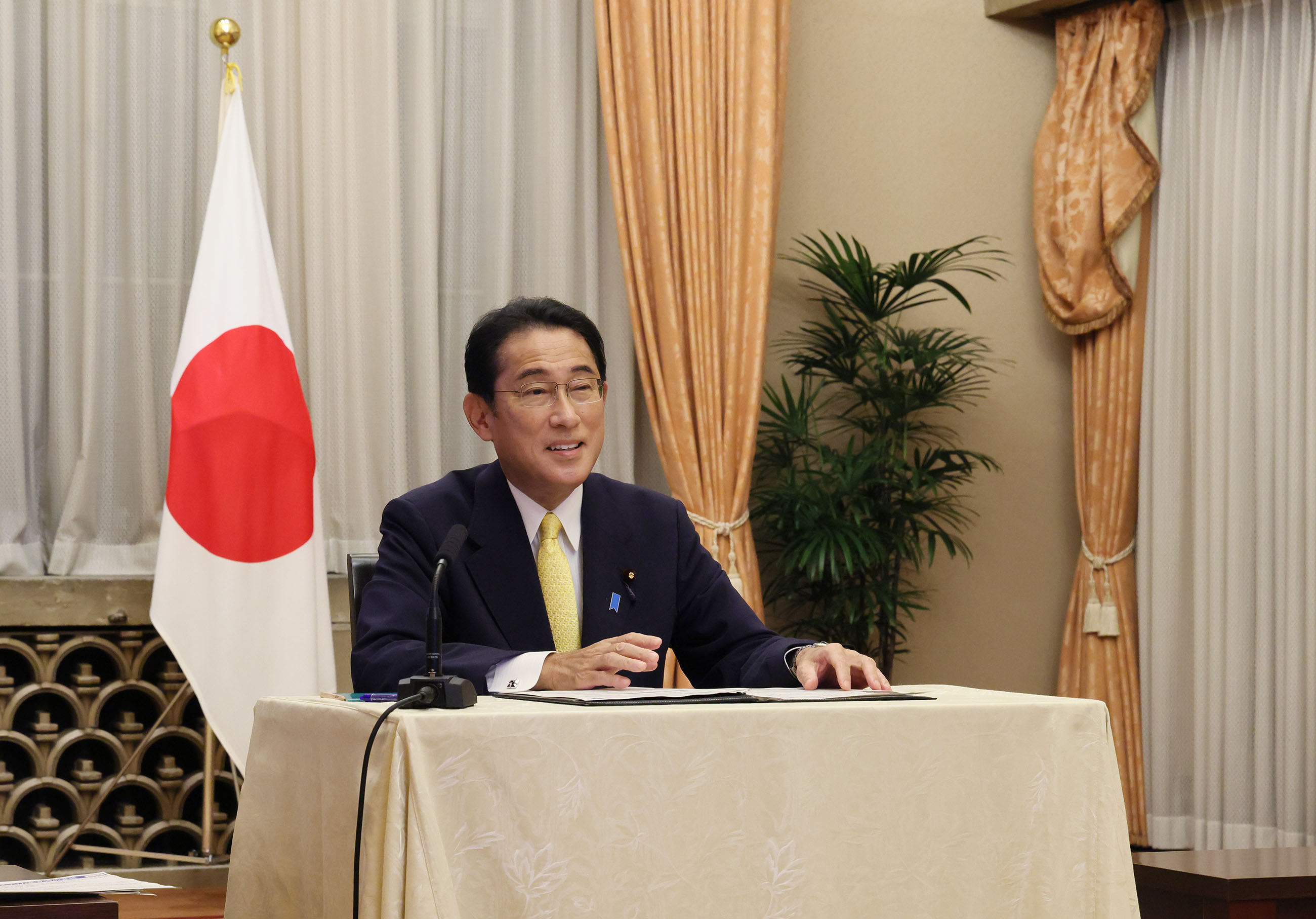 Photograph of the Japan-Comoros video conference summit meeting (2)