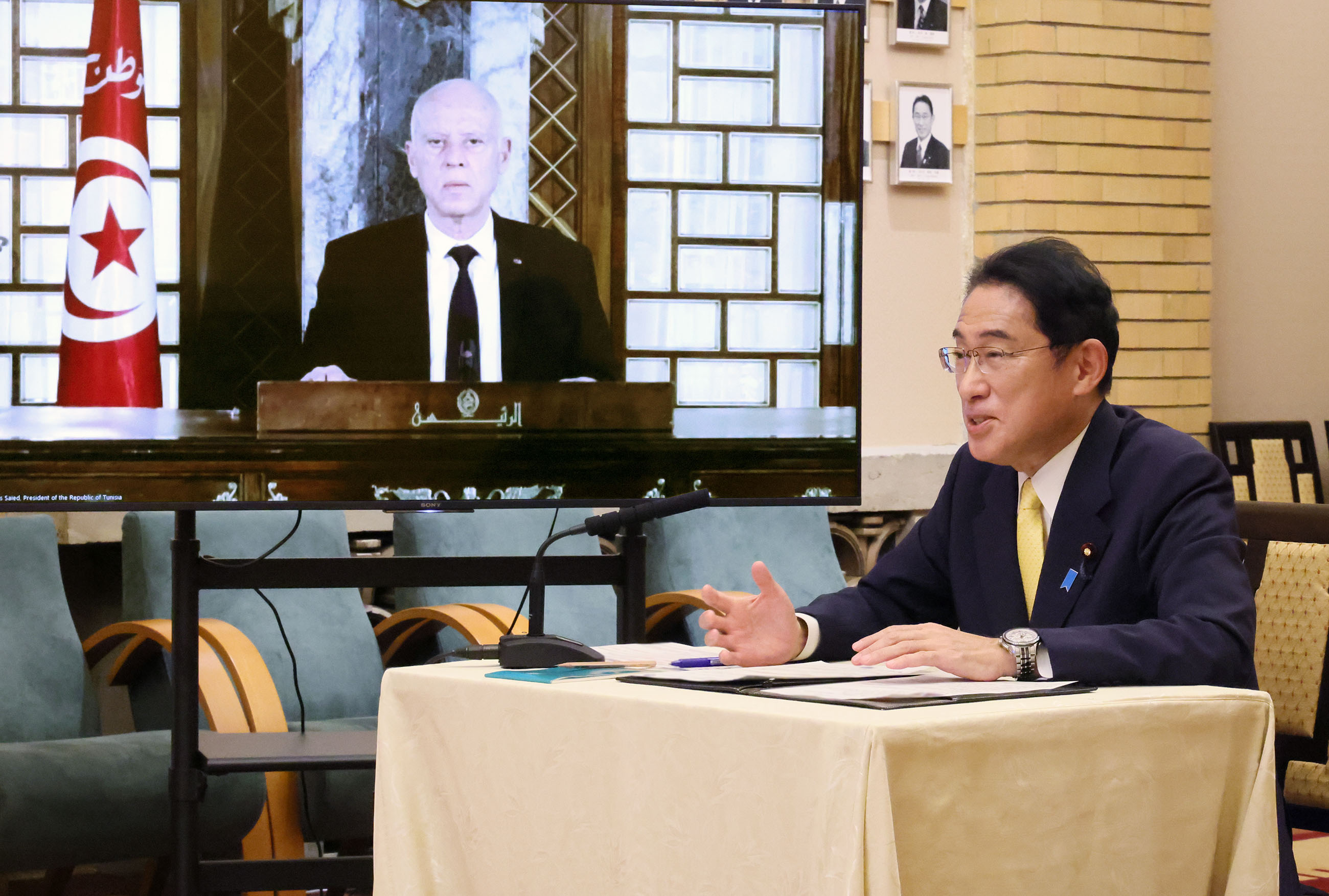 Photograph of the Japan-DRC video conference summit meeting (1)