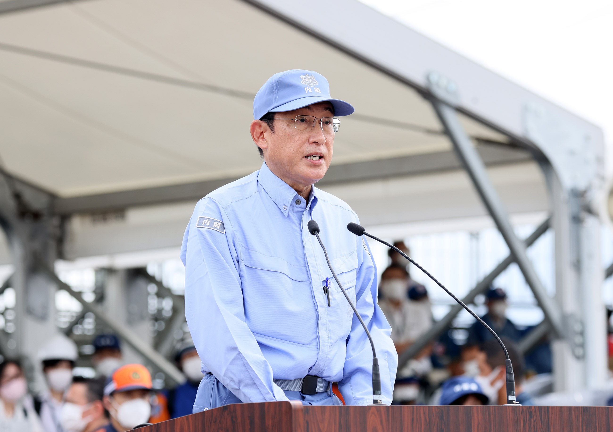 Photograph of the Prime Minister delivering an address during the joint disaster management drills by nine local governments in the Kanto region (1)