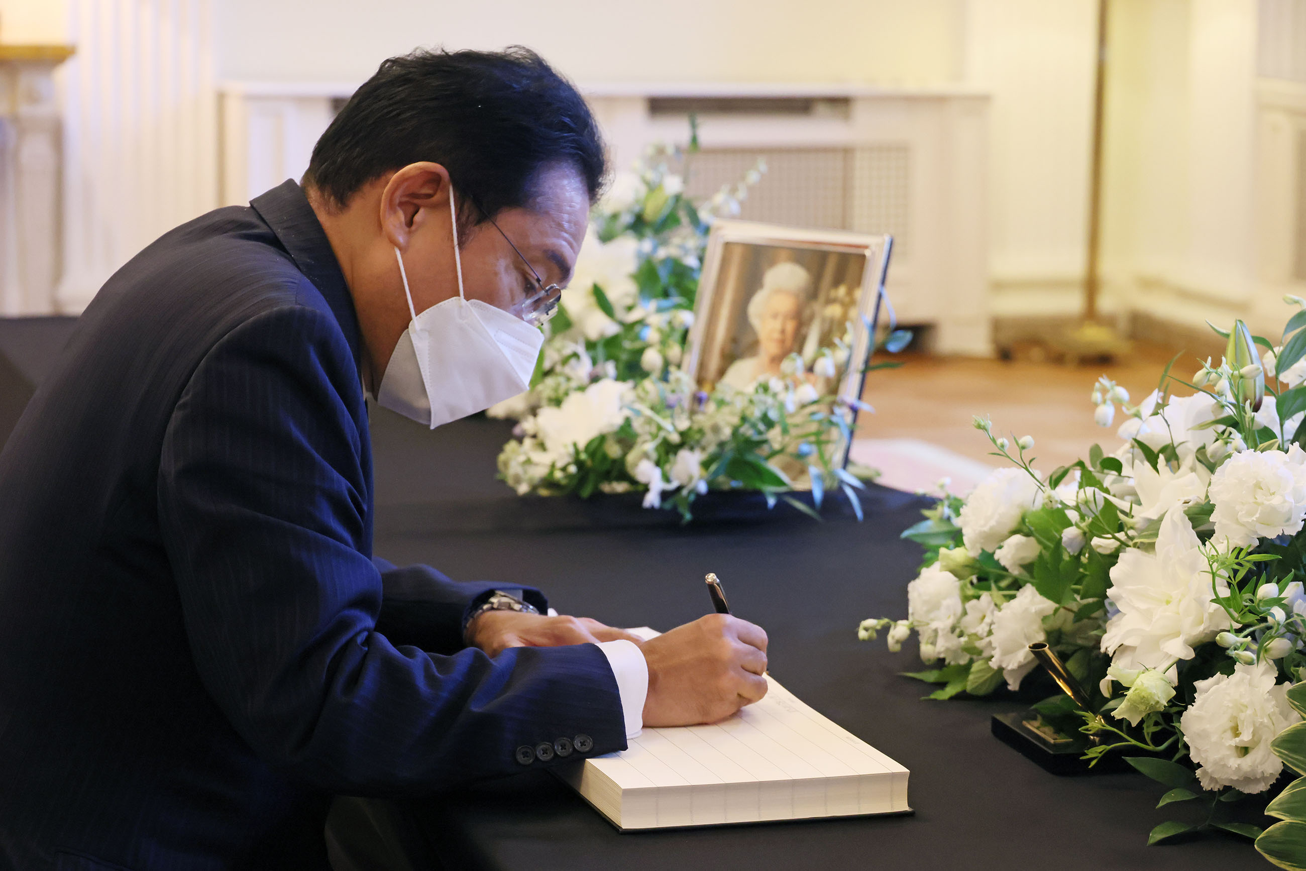Visit to Offer Condolences Following the Passing of Her Majesty Queen Elizabeth II