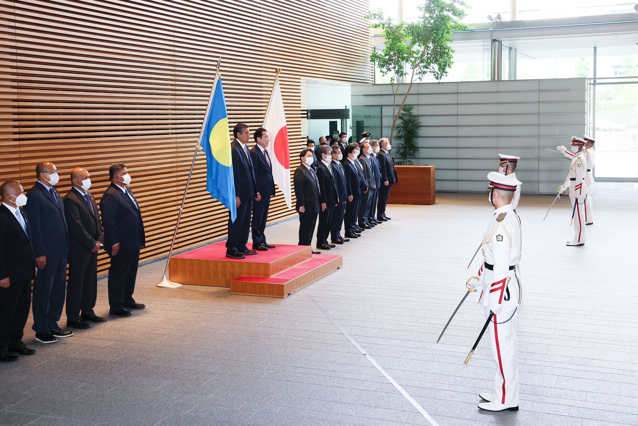 Photograph of a salute and guard of honor ceremony (2)