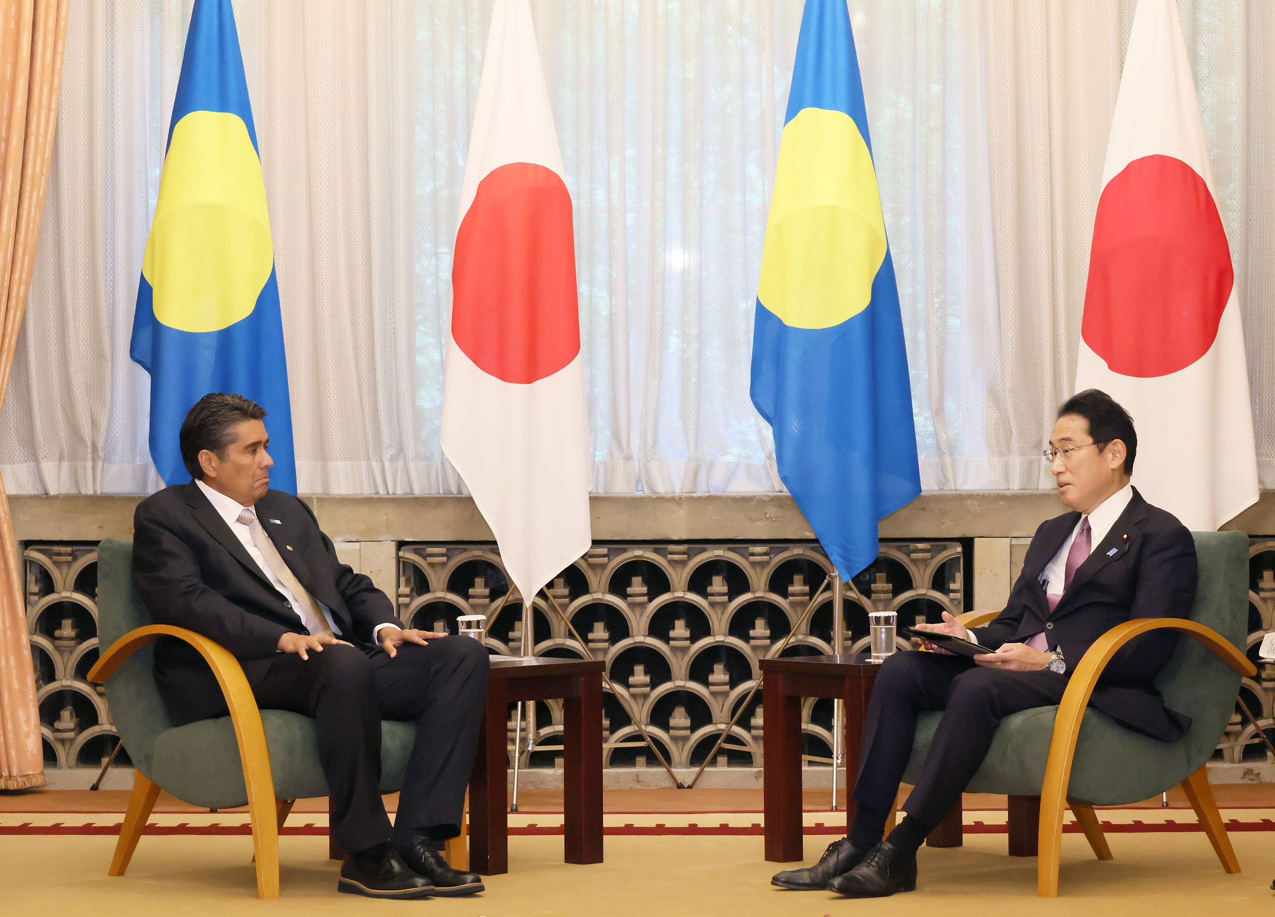 Photograph of the Japan-Palau Summit Meeting (1)