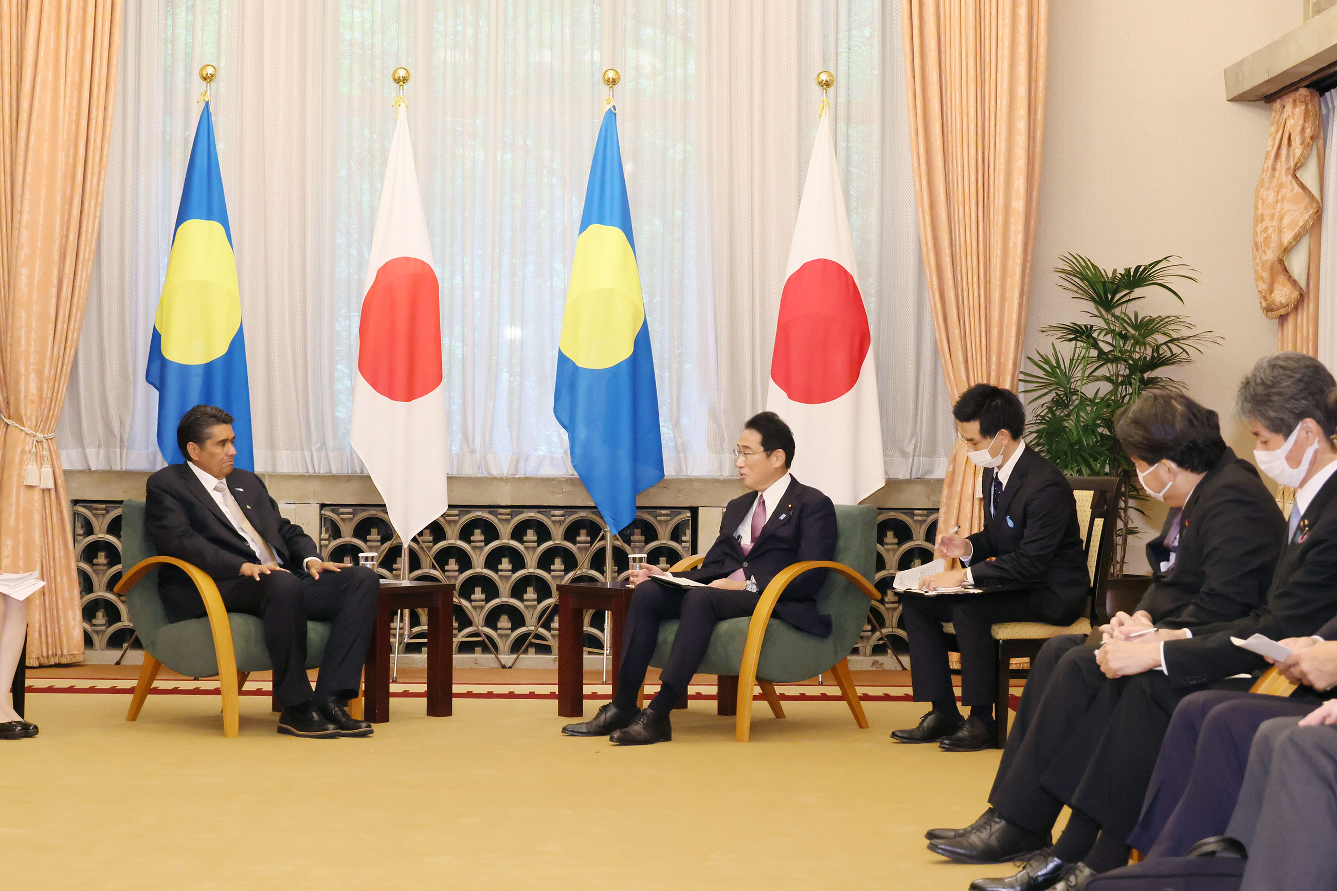 Photograph of the Japan-Palau Summit Meeting (2)