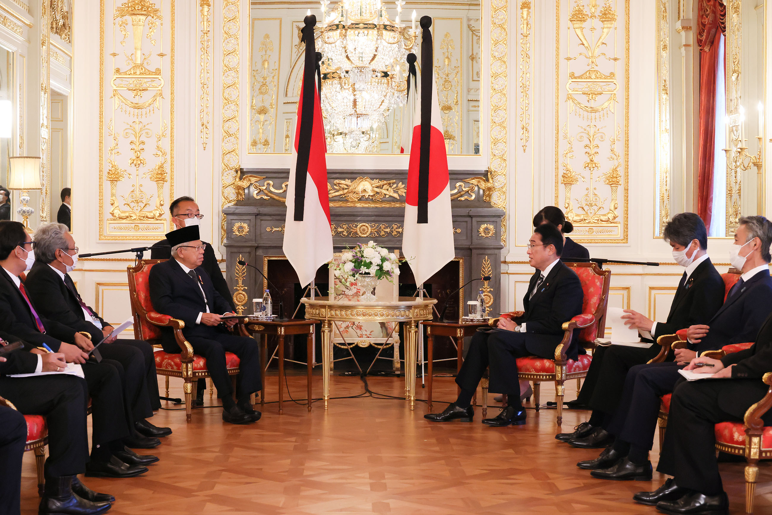 Photograph of the Prime Minister receiving a courtesy call from Indonesian Vice President Ma'ruf Amin (2)