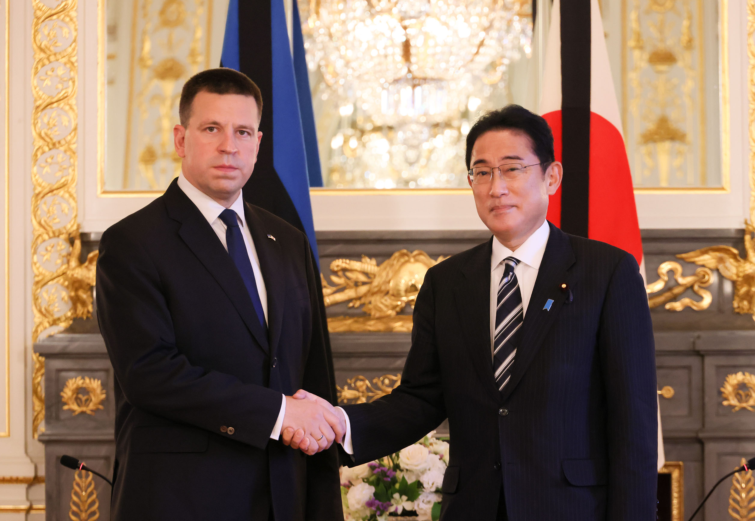 Photograph of the Prime Minister holding a meeting with President of the Estonian Parliament Ratas (1)