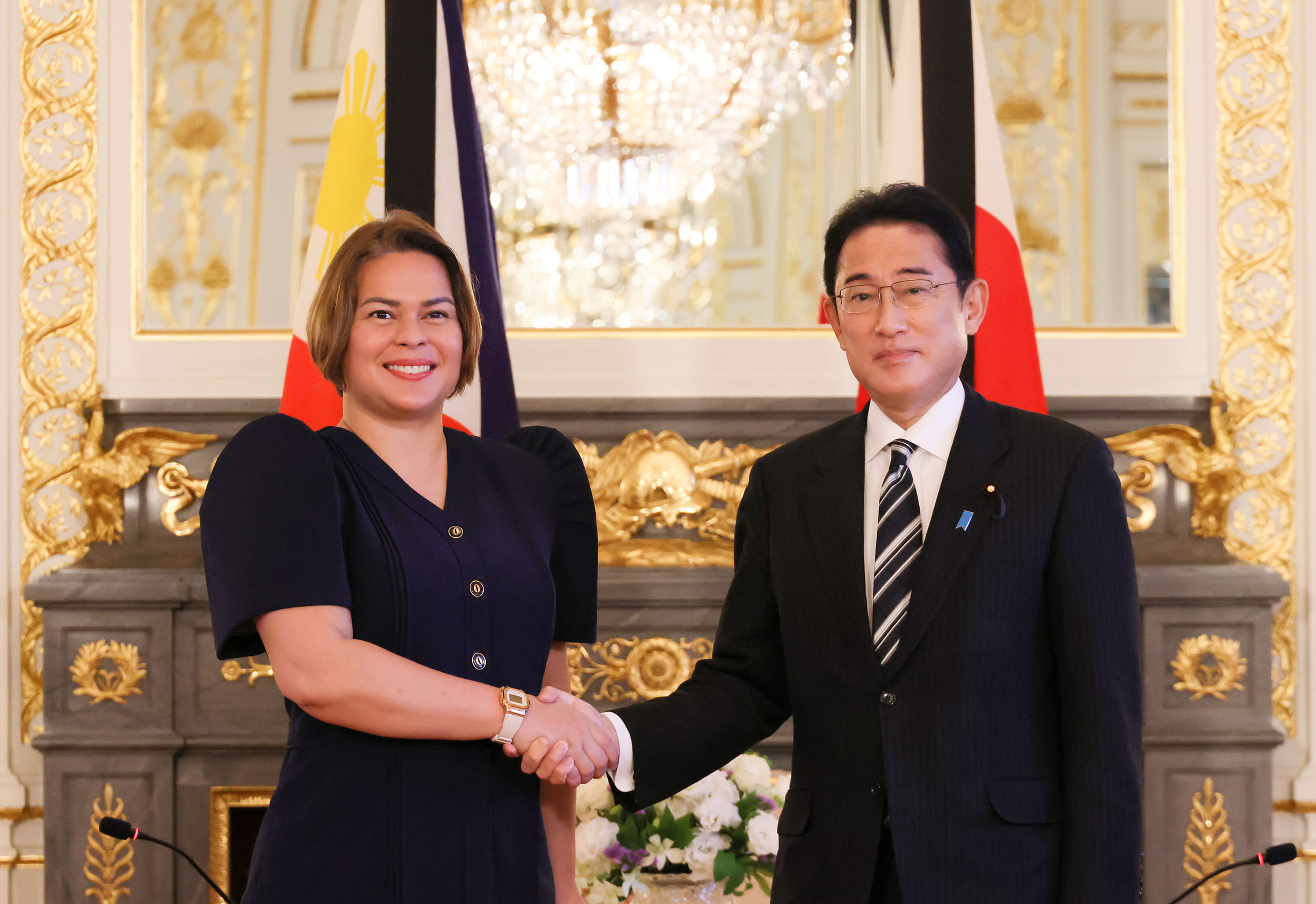Photograph of the Prime Minister receiving a courtesy call from Philippines Vice President and Secretary of Education Duterte (1)