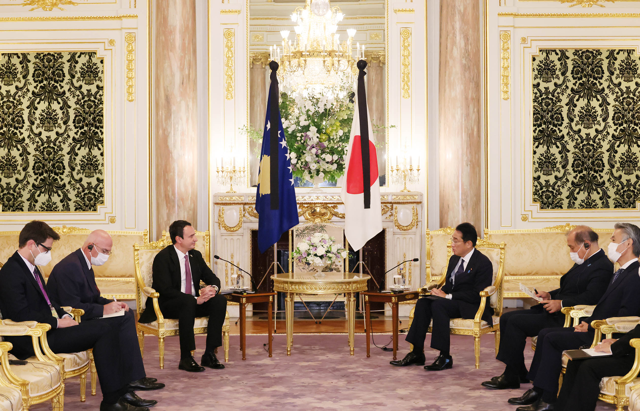 Photograph of Japan-Kosovo Summit Meeting (2)