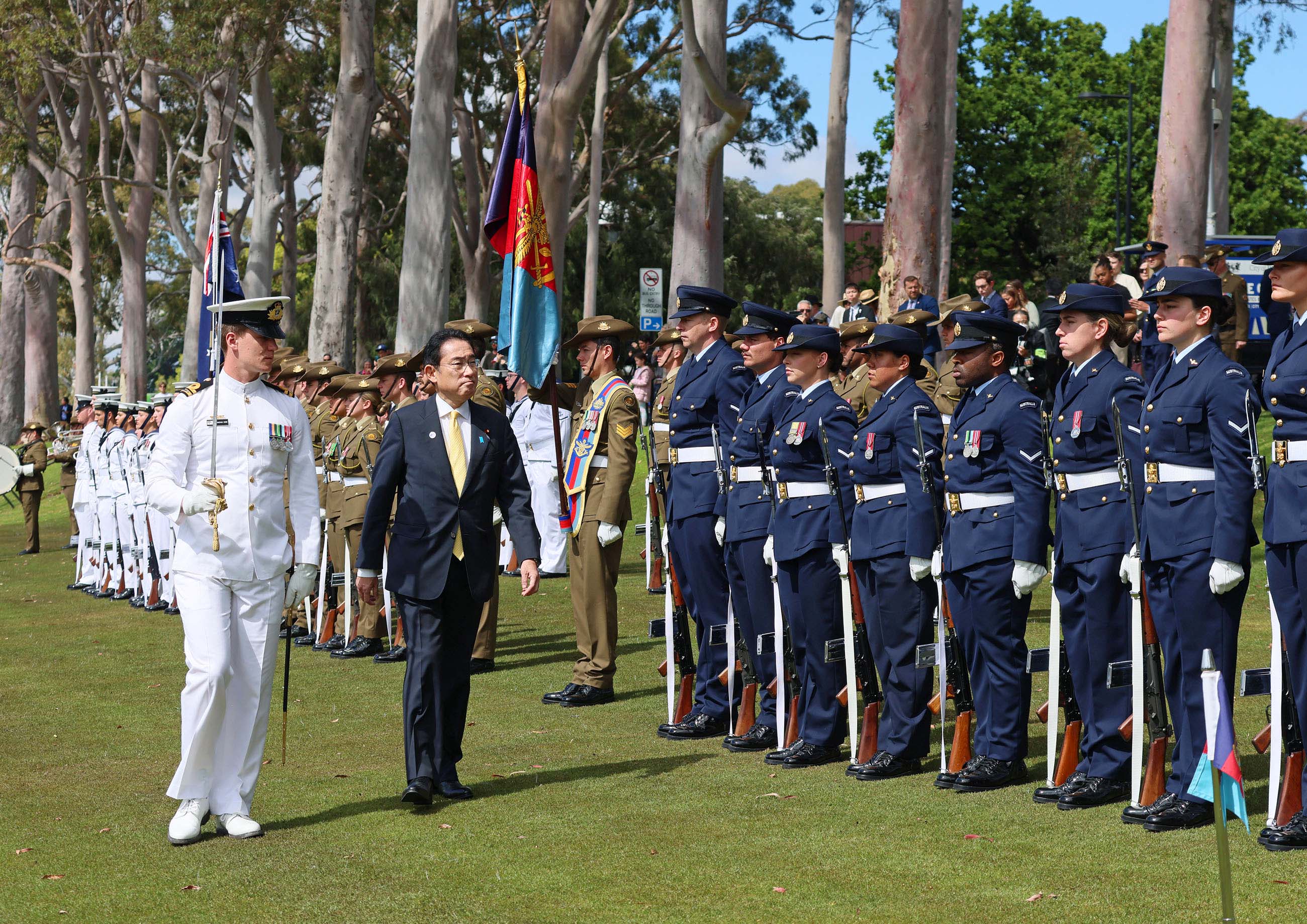 Photograph of the official welcoming ceremony (6)