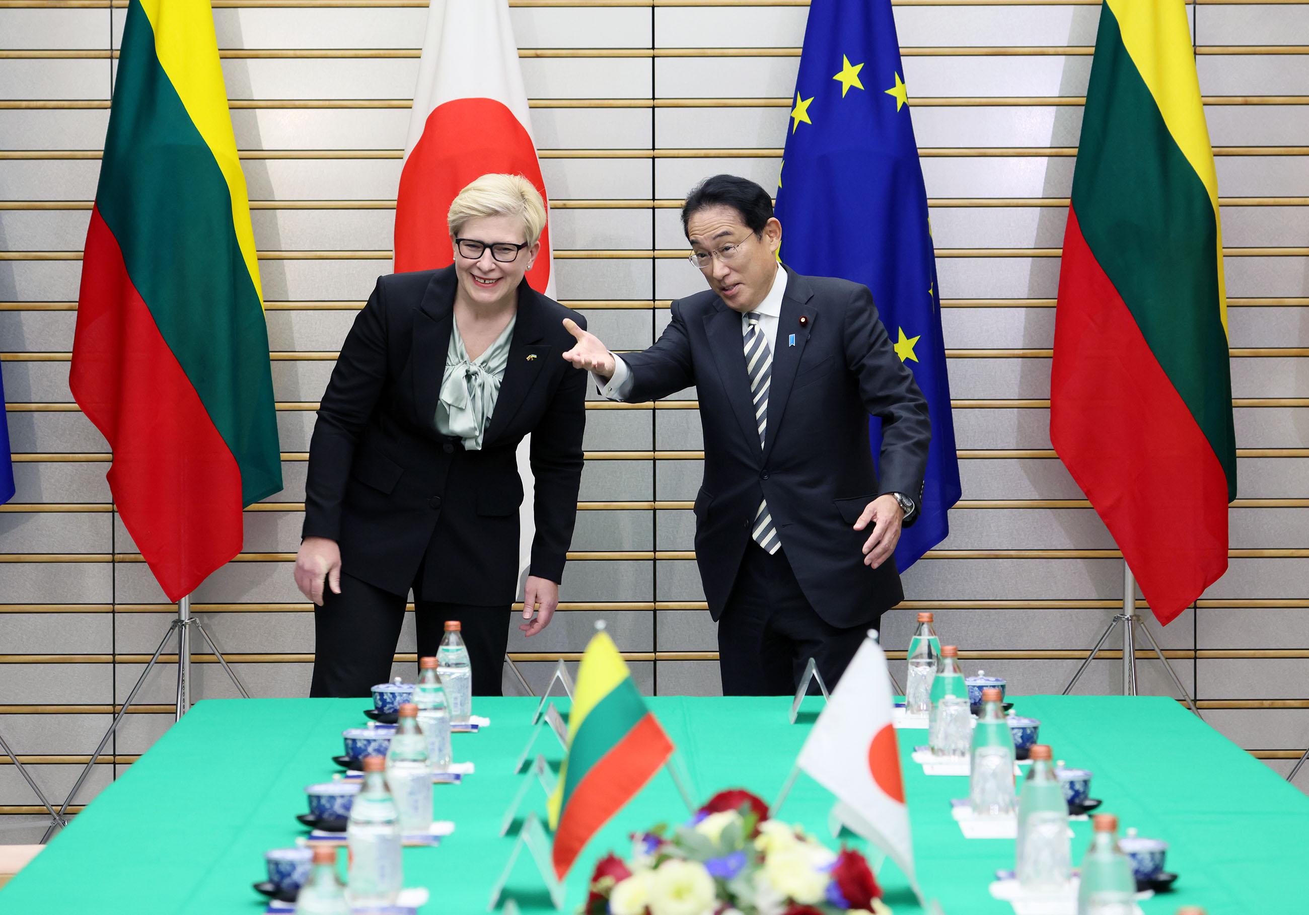 Photograph of the Japan-Lithuania Summit Meeting (4)