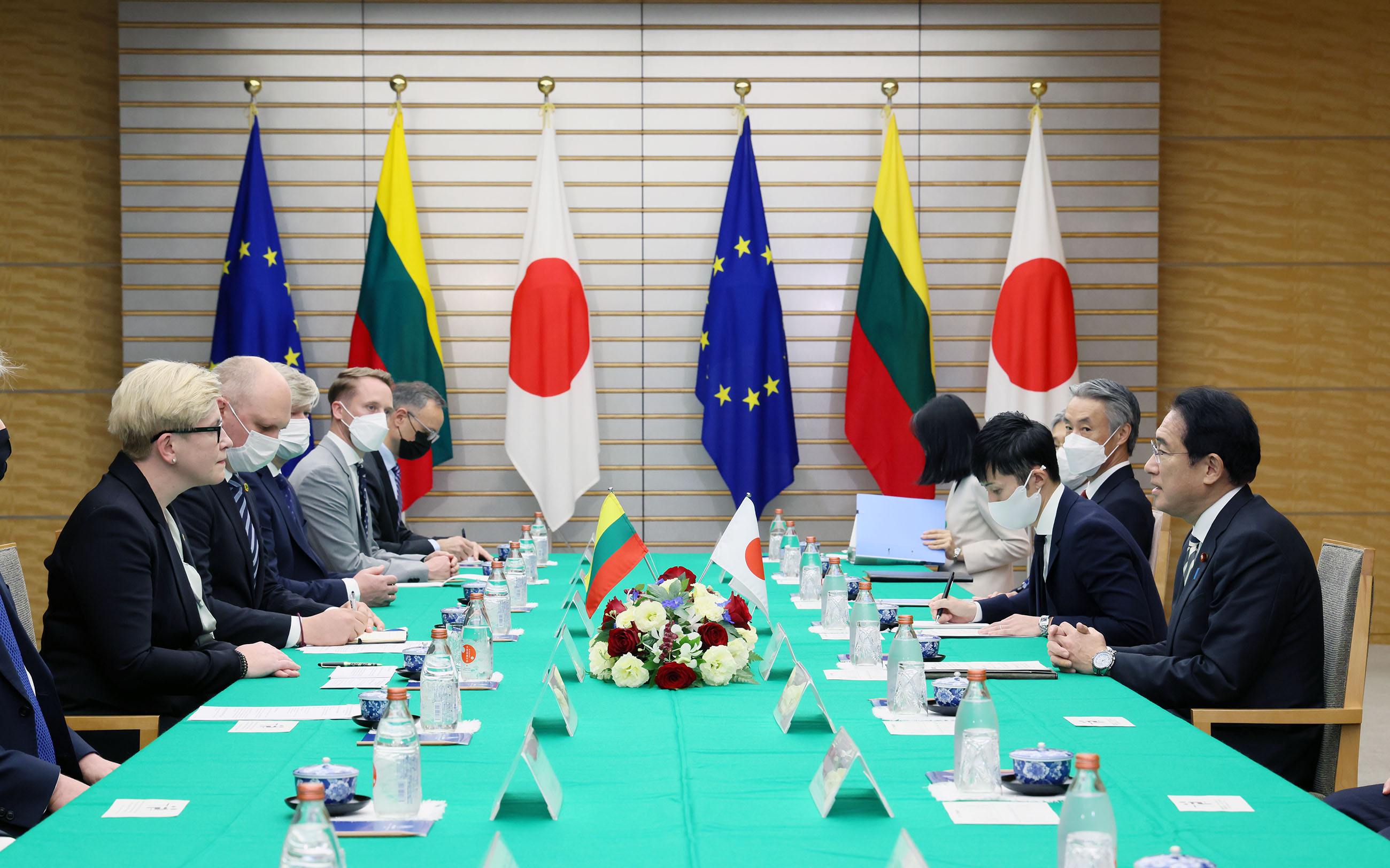 Photograph of the Japan-Lithuania Summit Meeting (5)