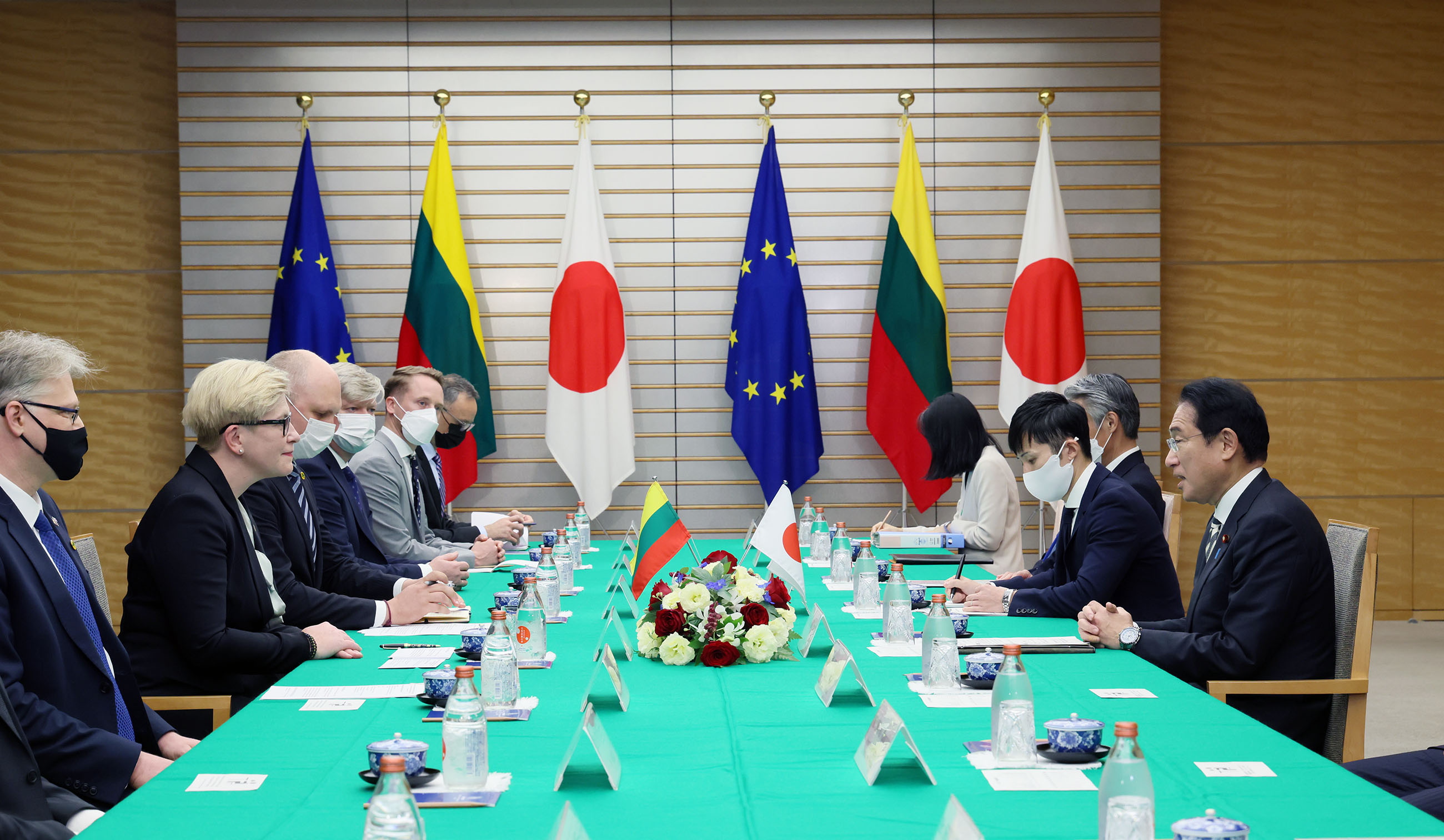 Photograph of the Japan-Lithuania Summit Meeting (6)