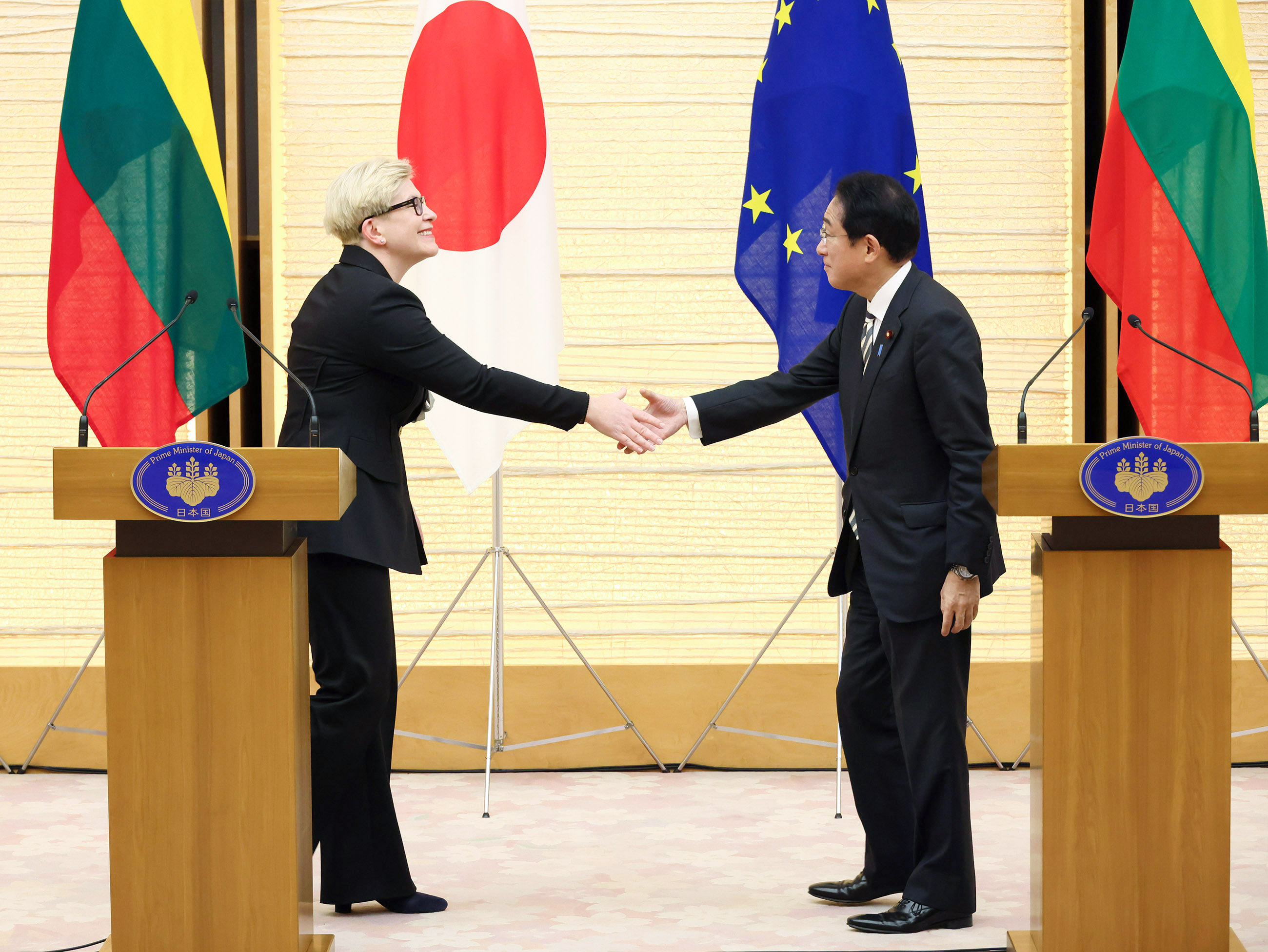 Photograph of the Japan-Lithuania joint press announcement (3)