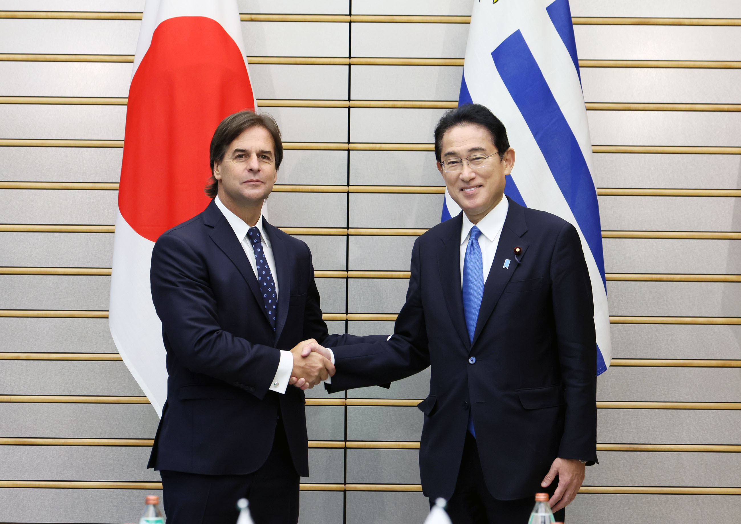 Photograph of the Japan-Uruguay Summit Meeting (1)