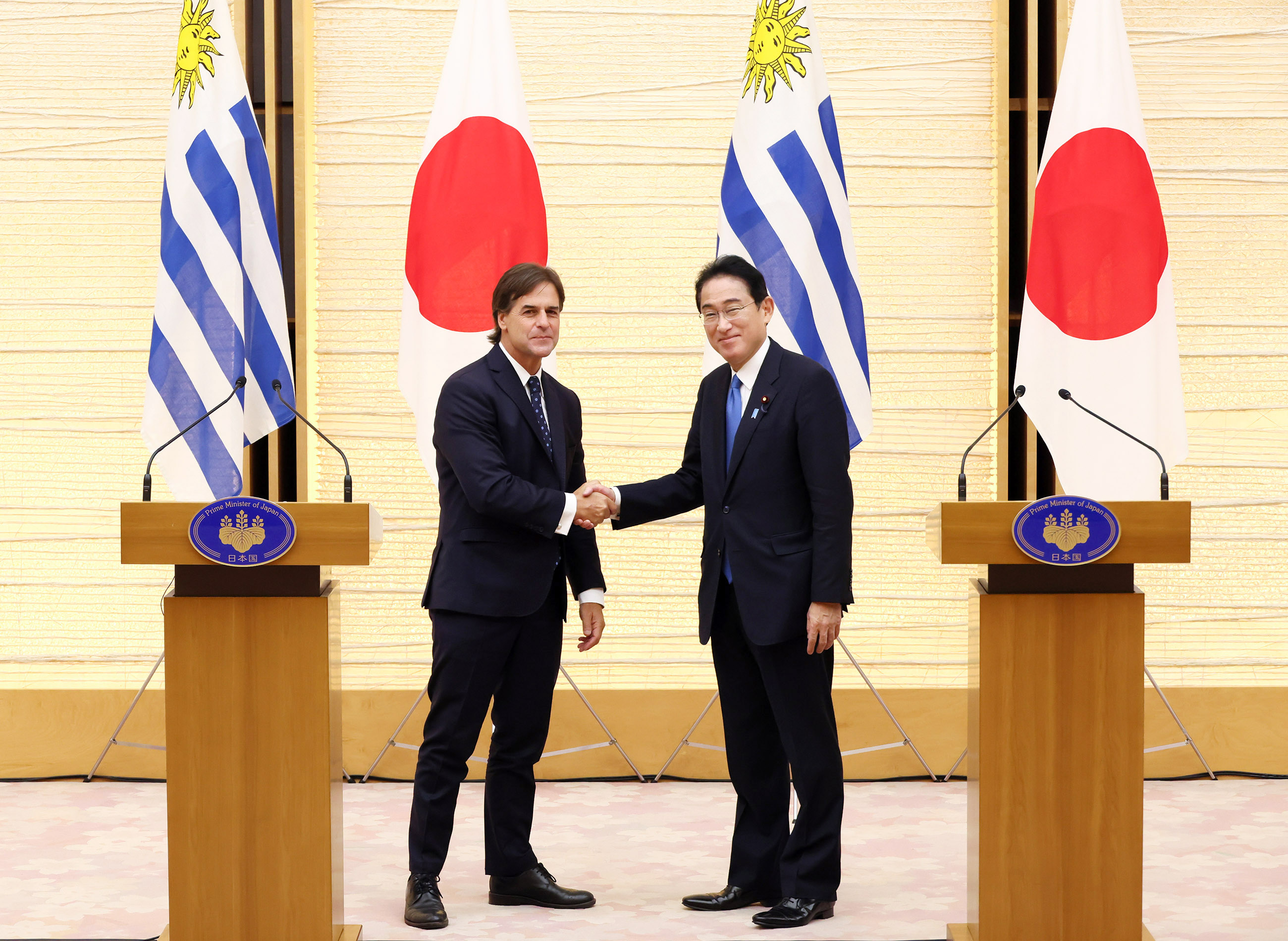 Photograph of the Japan-Uruguay joint press announcement (3)