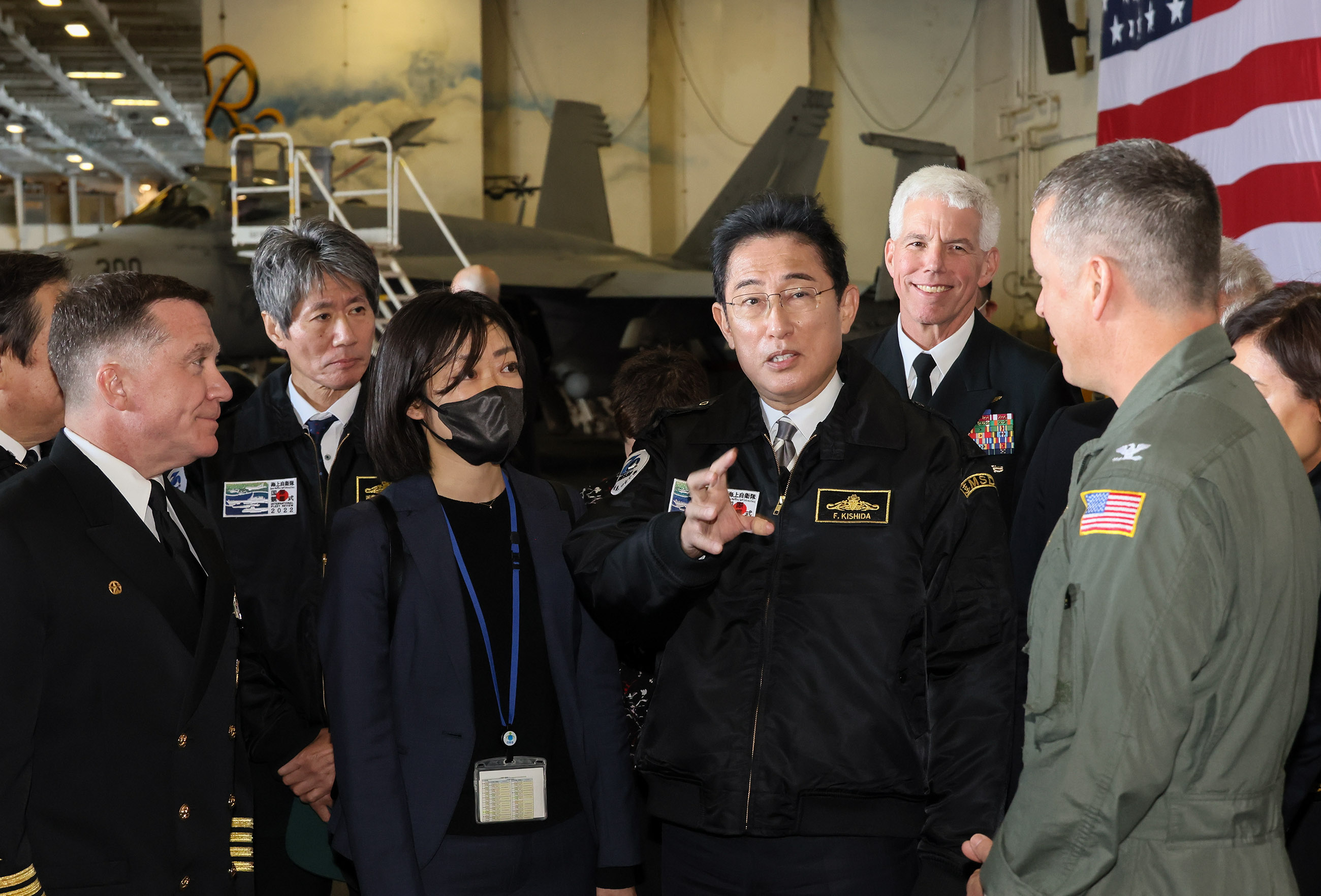 Photograph of the Prime Minister touring the U.S. aircraft carrier (4)