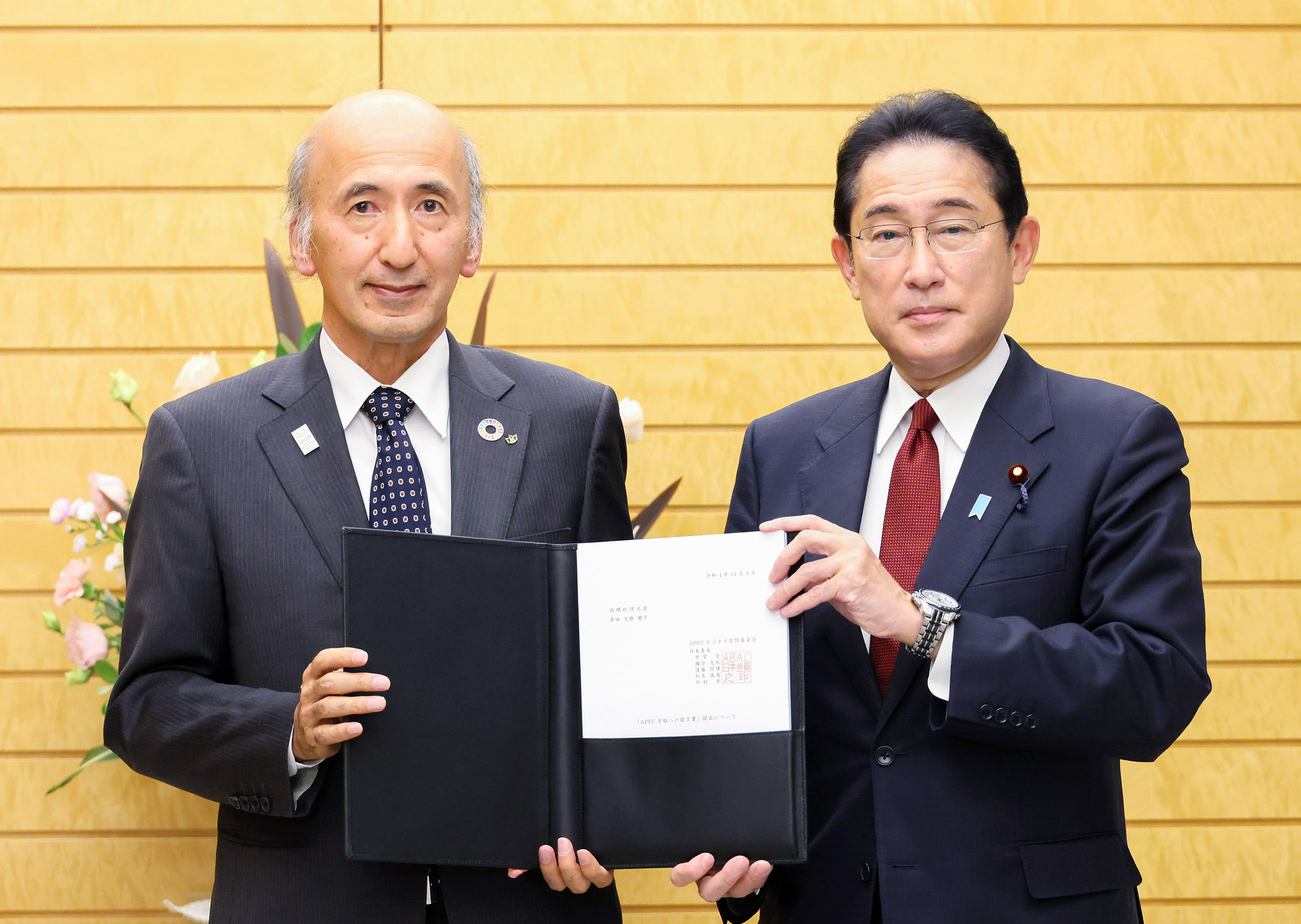 The Prime Minister Receives a Proposal from the APEC Business Advisory Council (ABAC) JAPAN