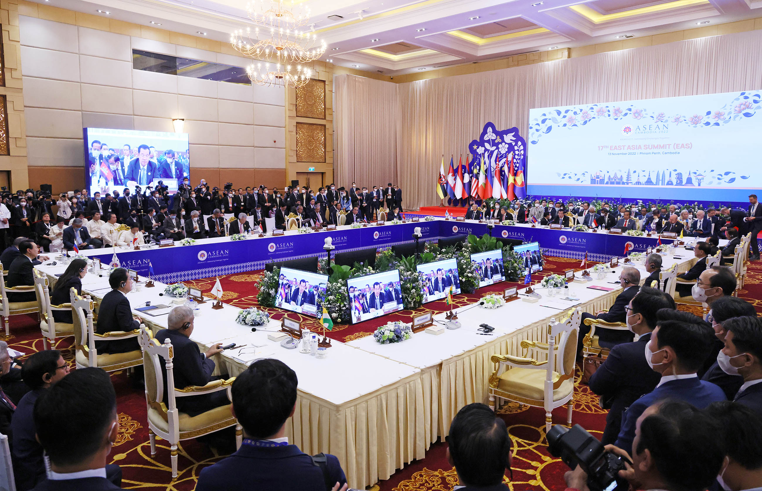 The 17th East Asia Summit (EAS) (2)