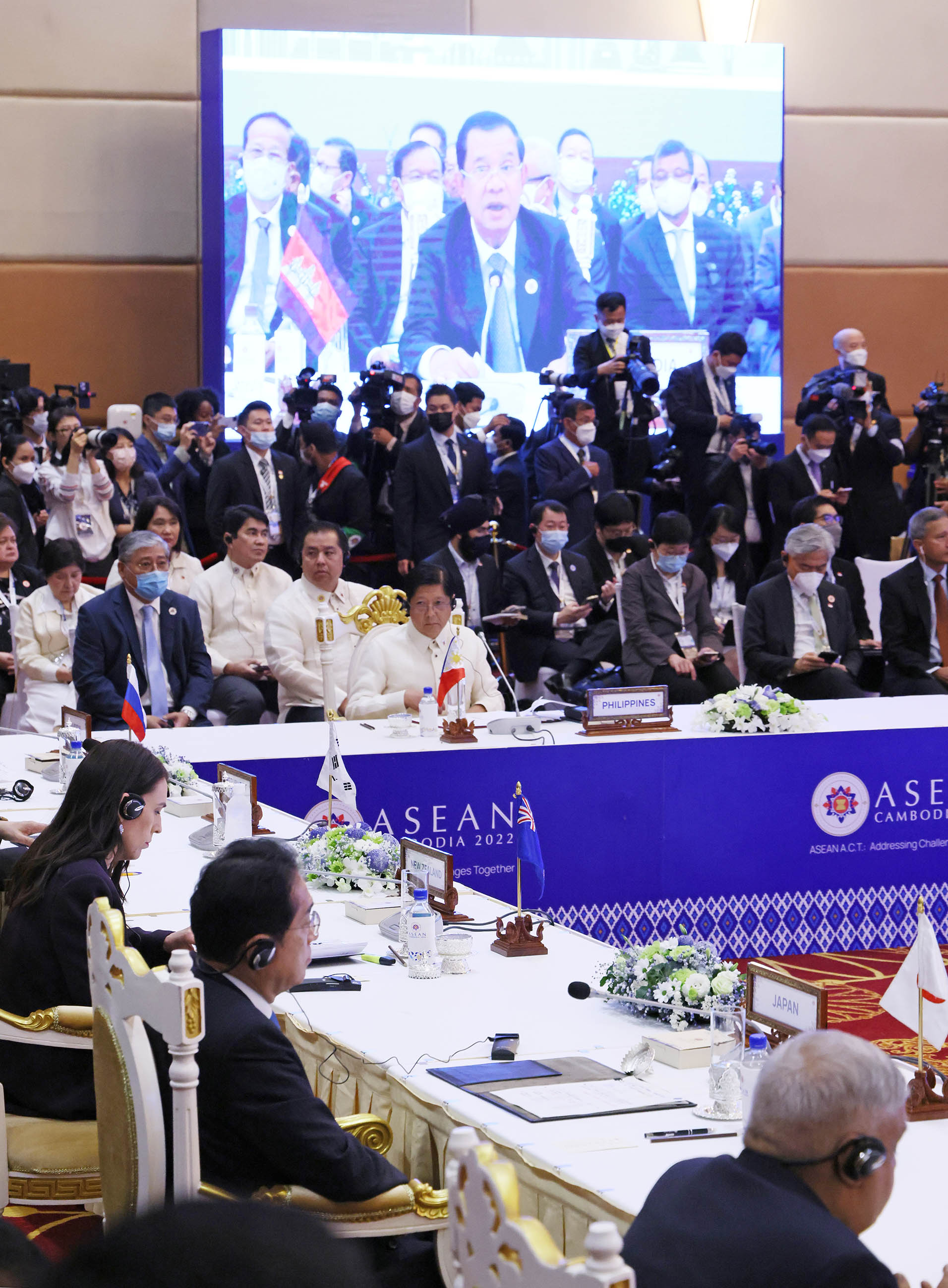 The 17th East Asia Summit (EAS) (3)