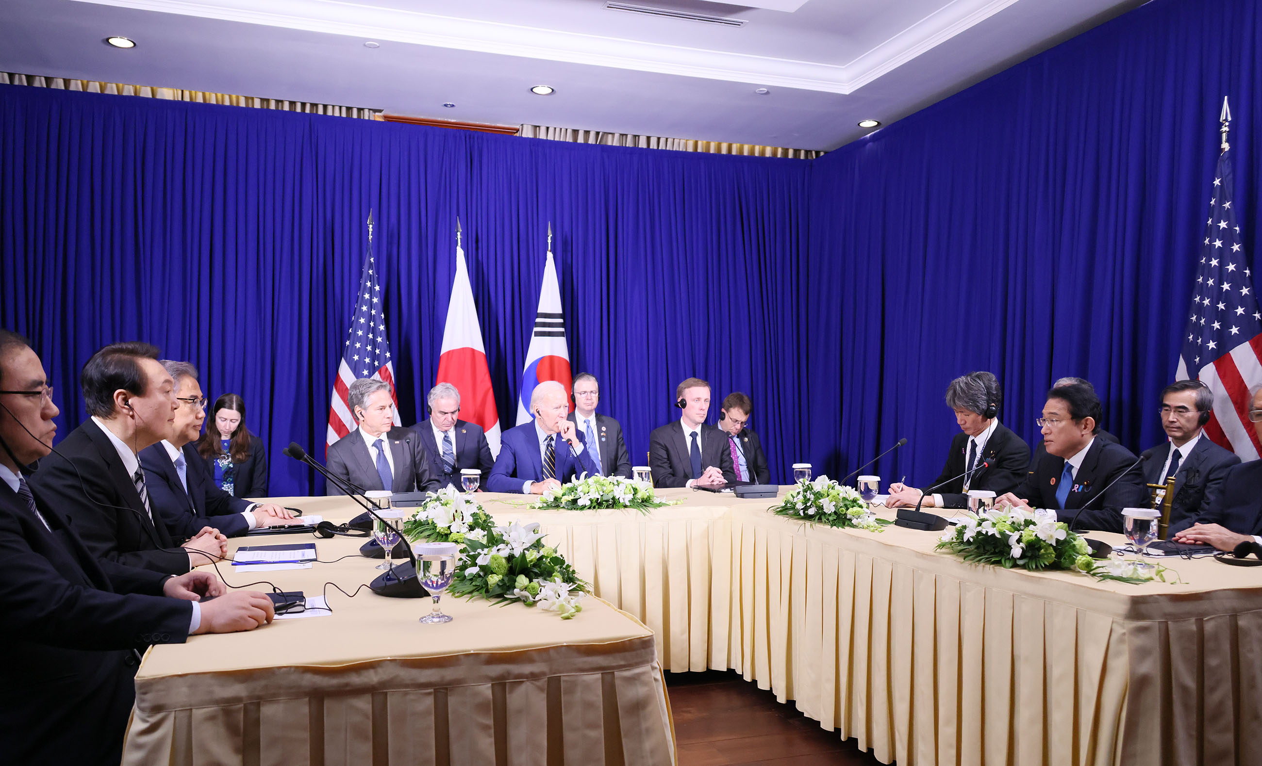 Japan-U.S.-ROK Summit Meeting (1)