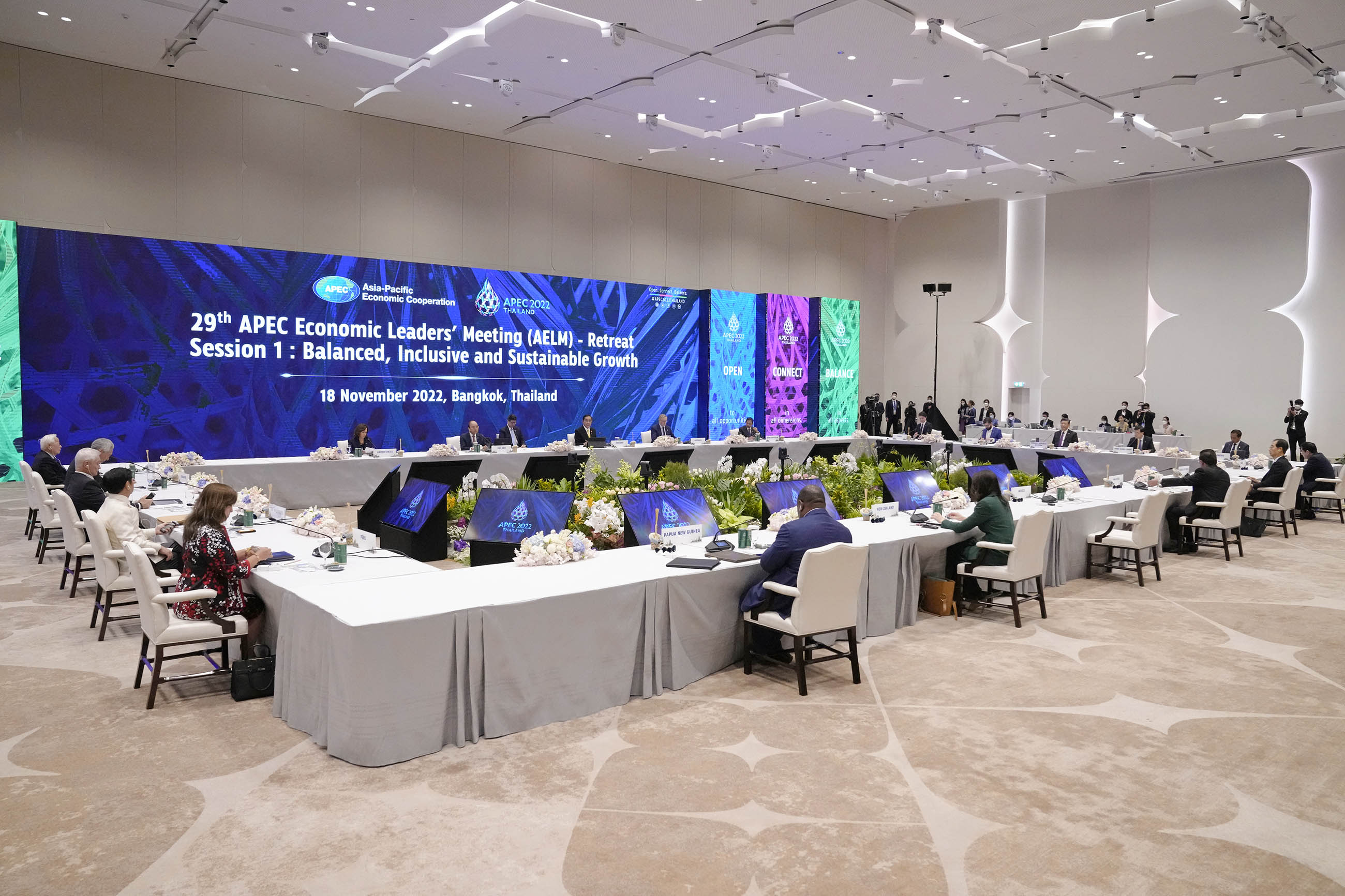 APEC Economic Leaders' Meeting Retreat Session 1 (3)