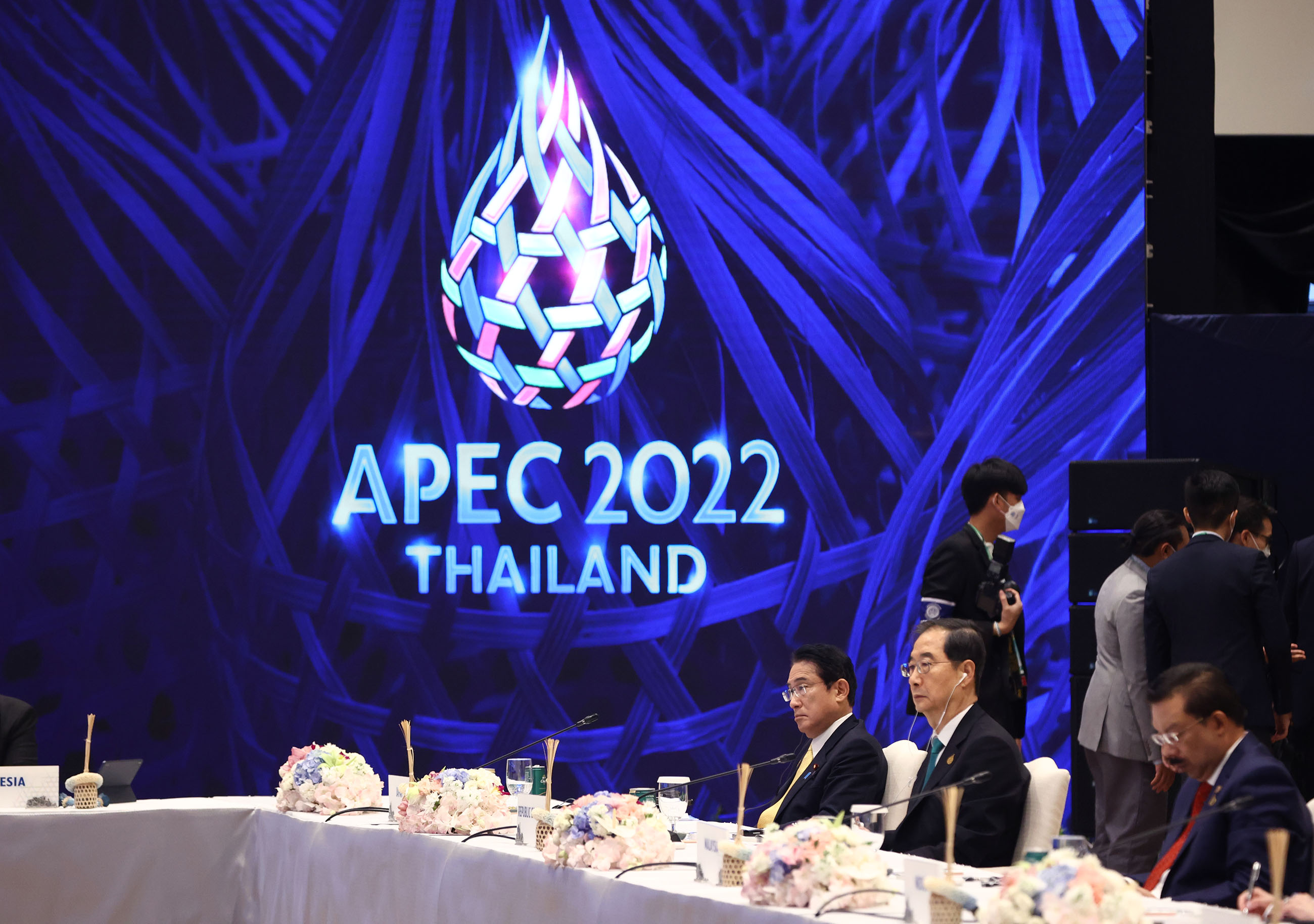 APEC Economic Leaders' Meeting Retreat Session 2 (3)