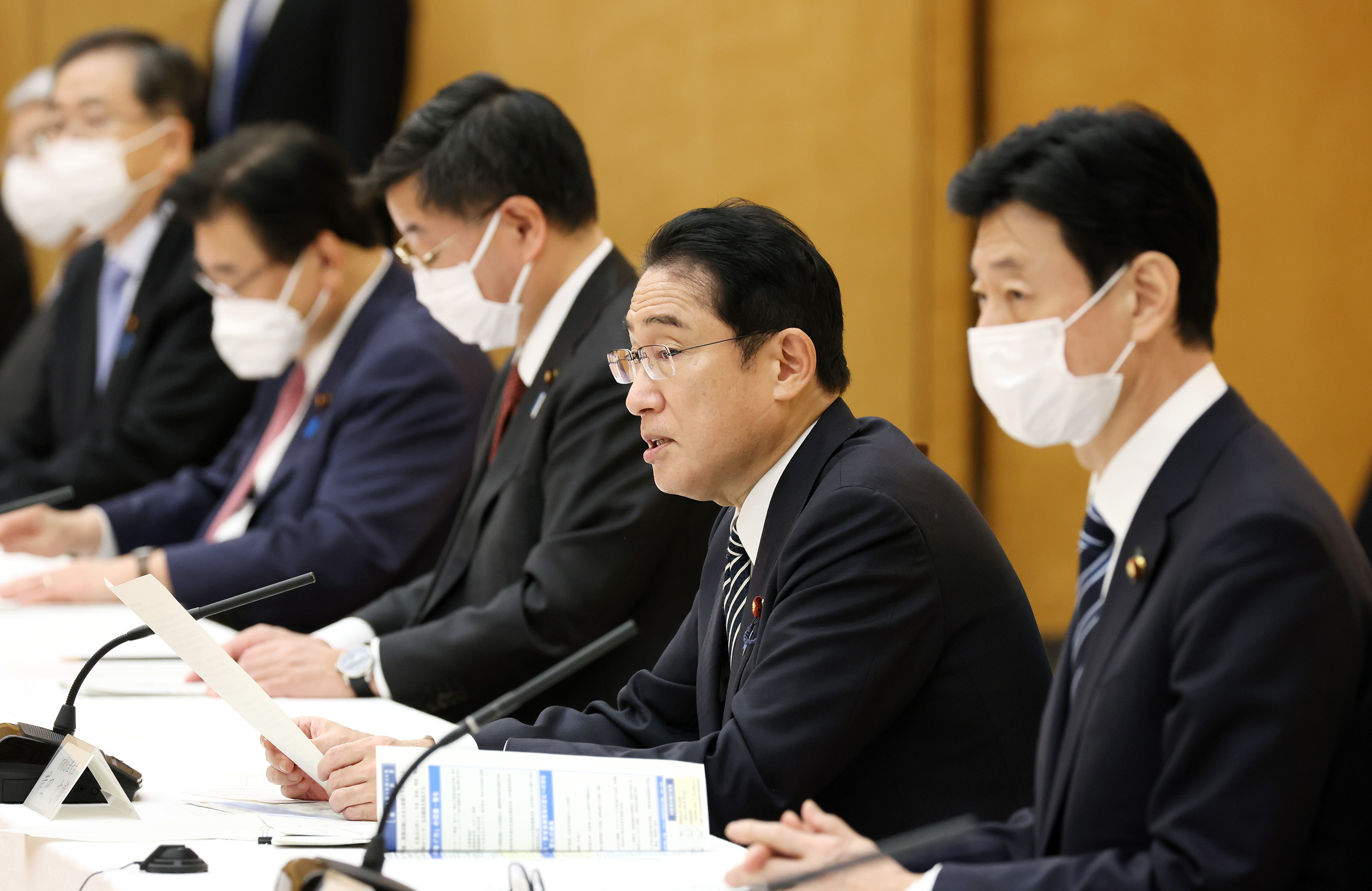 Prime Minister Kishida wrapping up a forum (1)