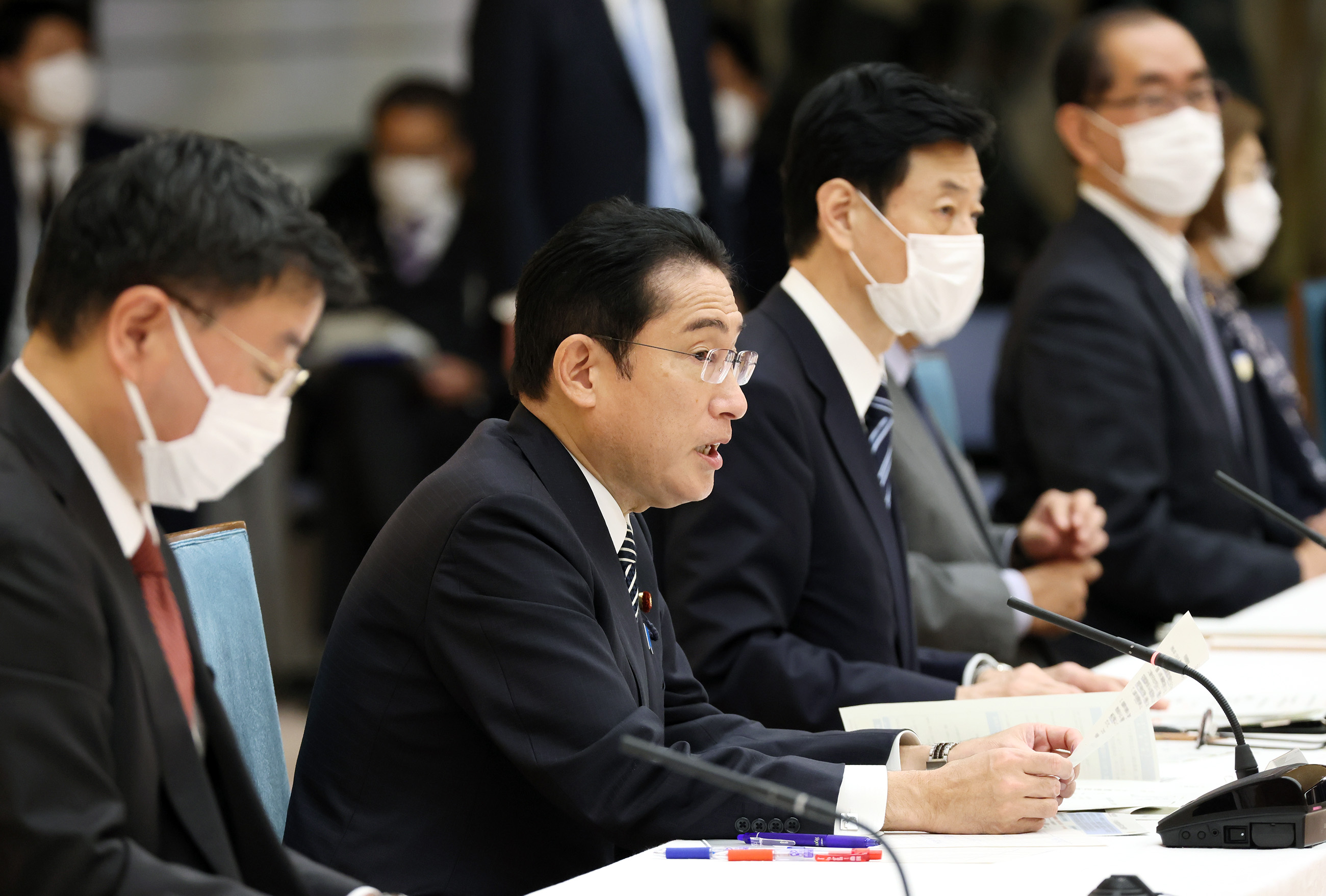 Prime Minister Kishida wrapping up a forum (2)