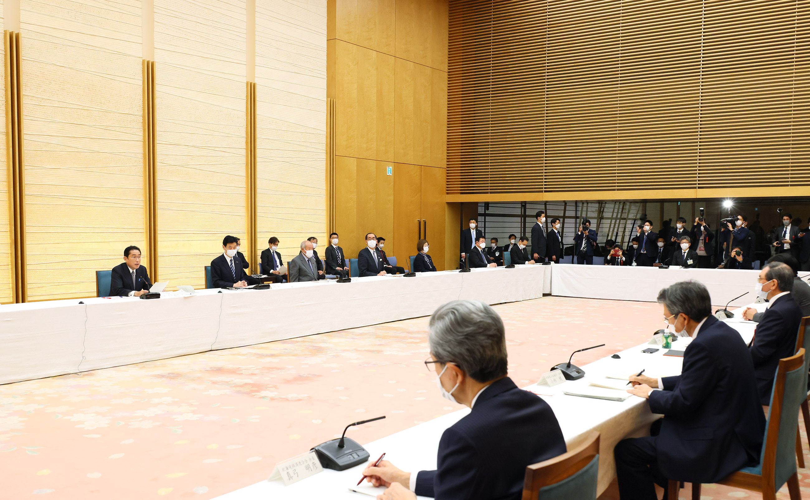 Prime Minister Kishida wrapping up a forum (3)