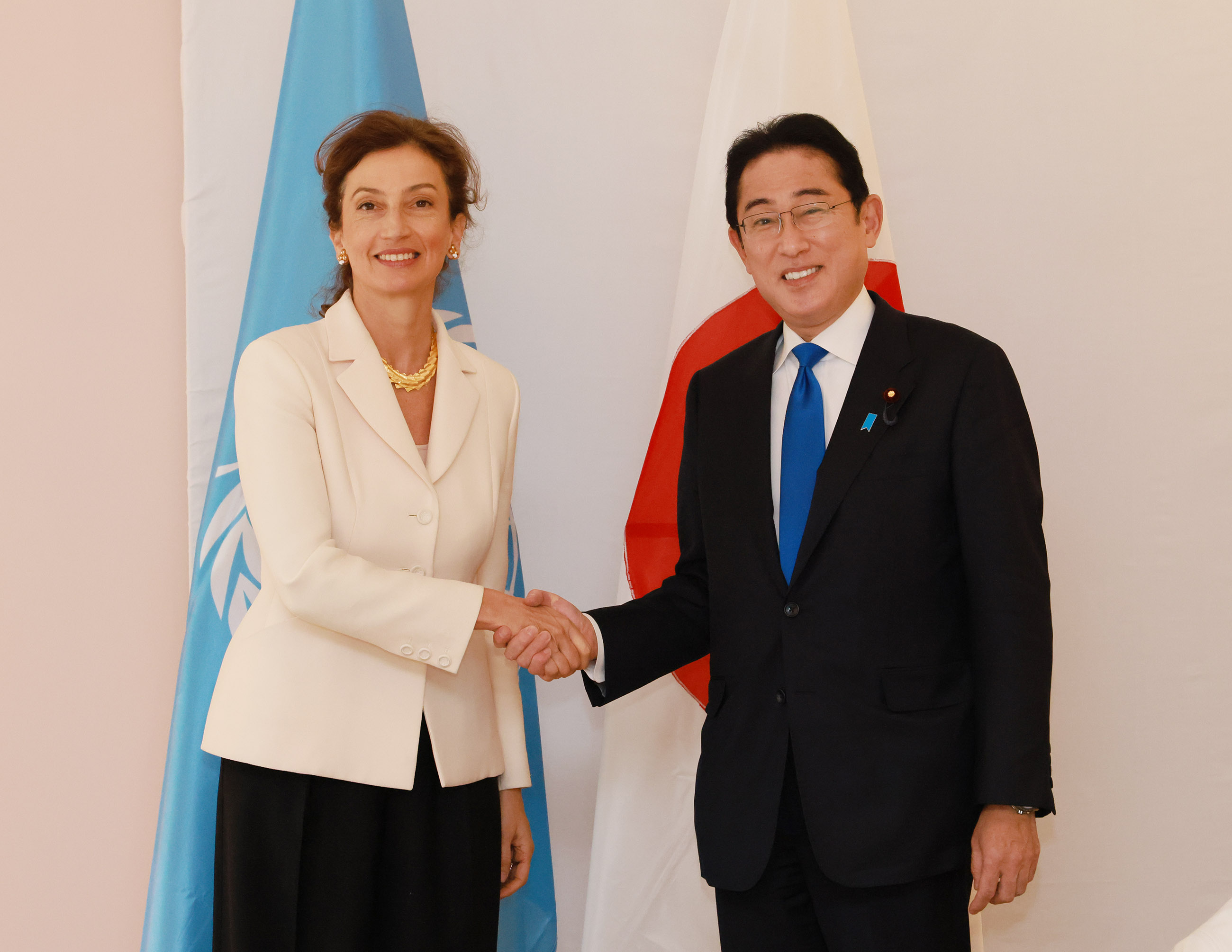 Prime Minister Kishida receiving a courtesy call from Director-General Azoulay of UNESCO