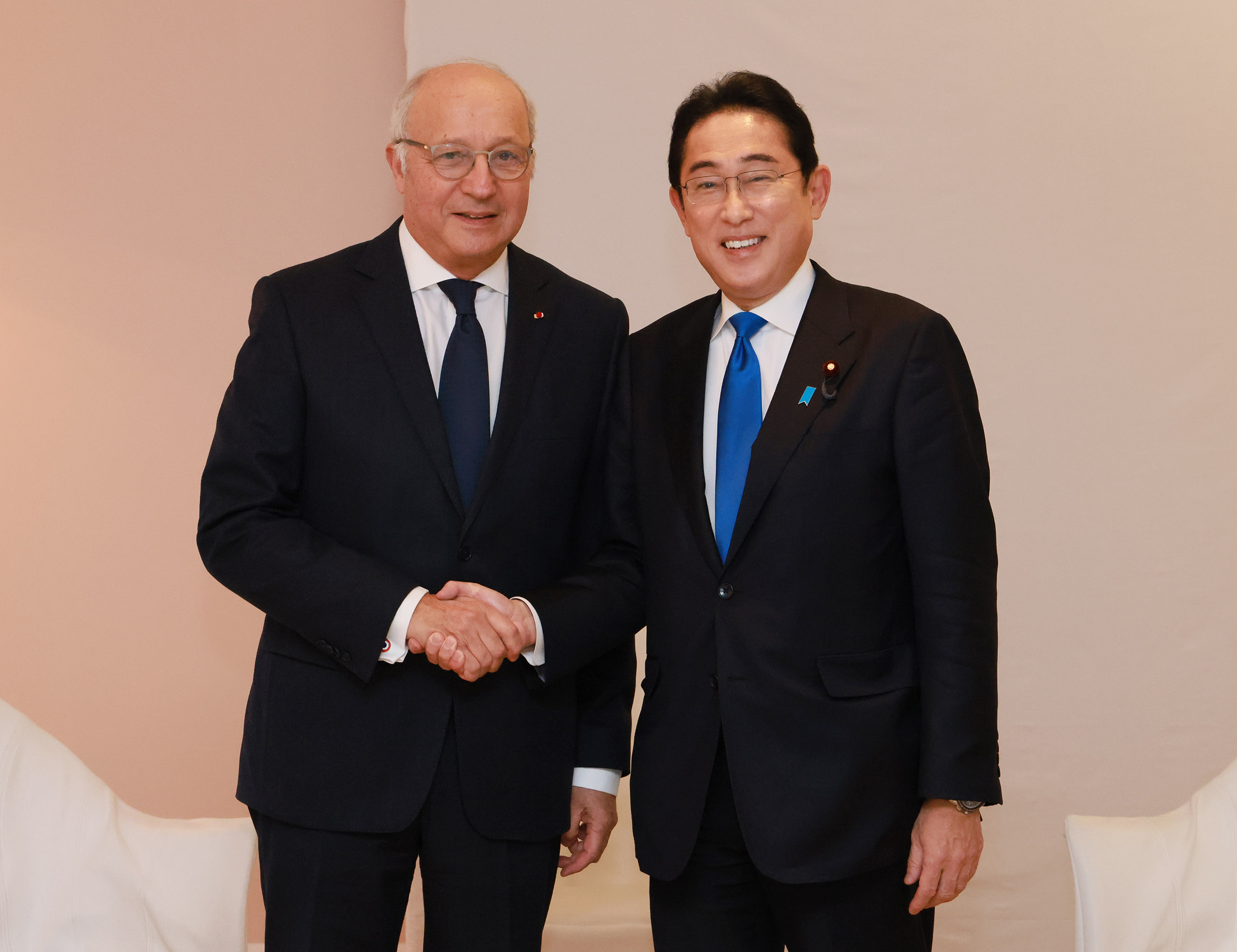 Prime Minister Kishida holding a meeting with President Fabius of the Constitutional Council