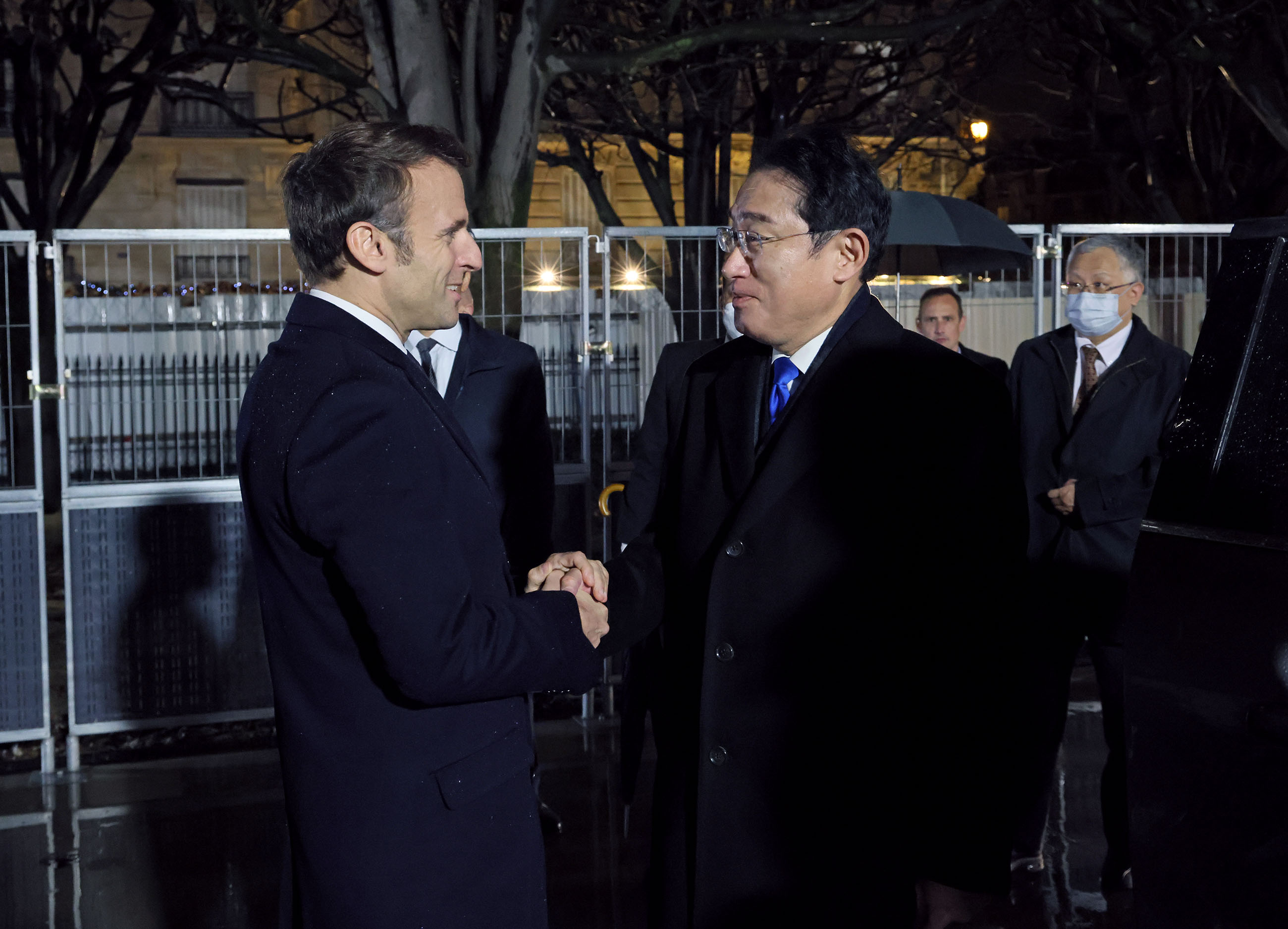 Prime Minister Kishida visiting Notre Dame Cathedral (1)