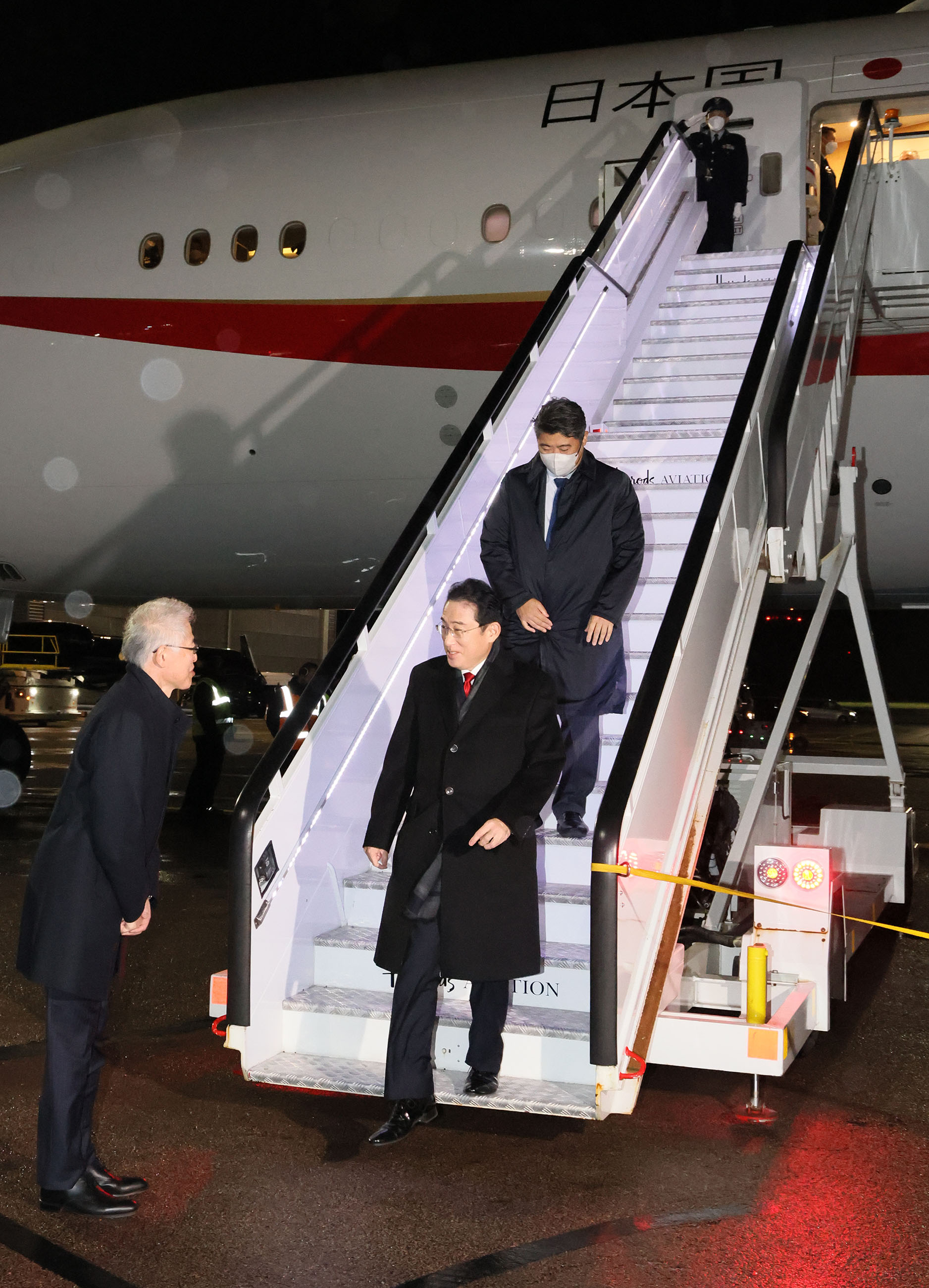Prime Minister Kishida arriving in the United Kingdom (1)