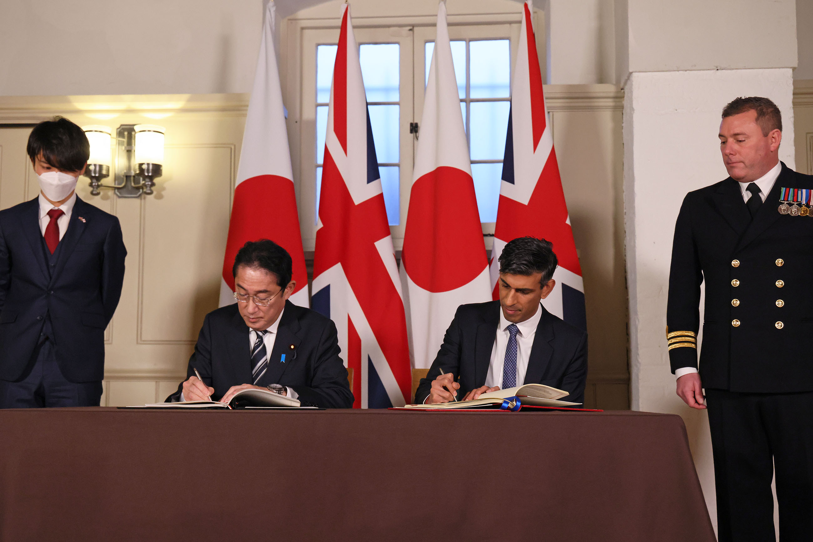 Signing of Japan-UK Reciprocal Access Agreement (1)