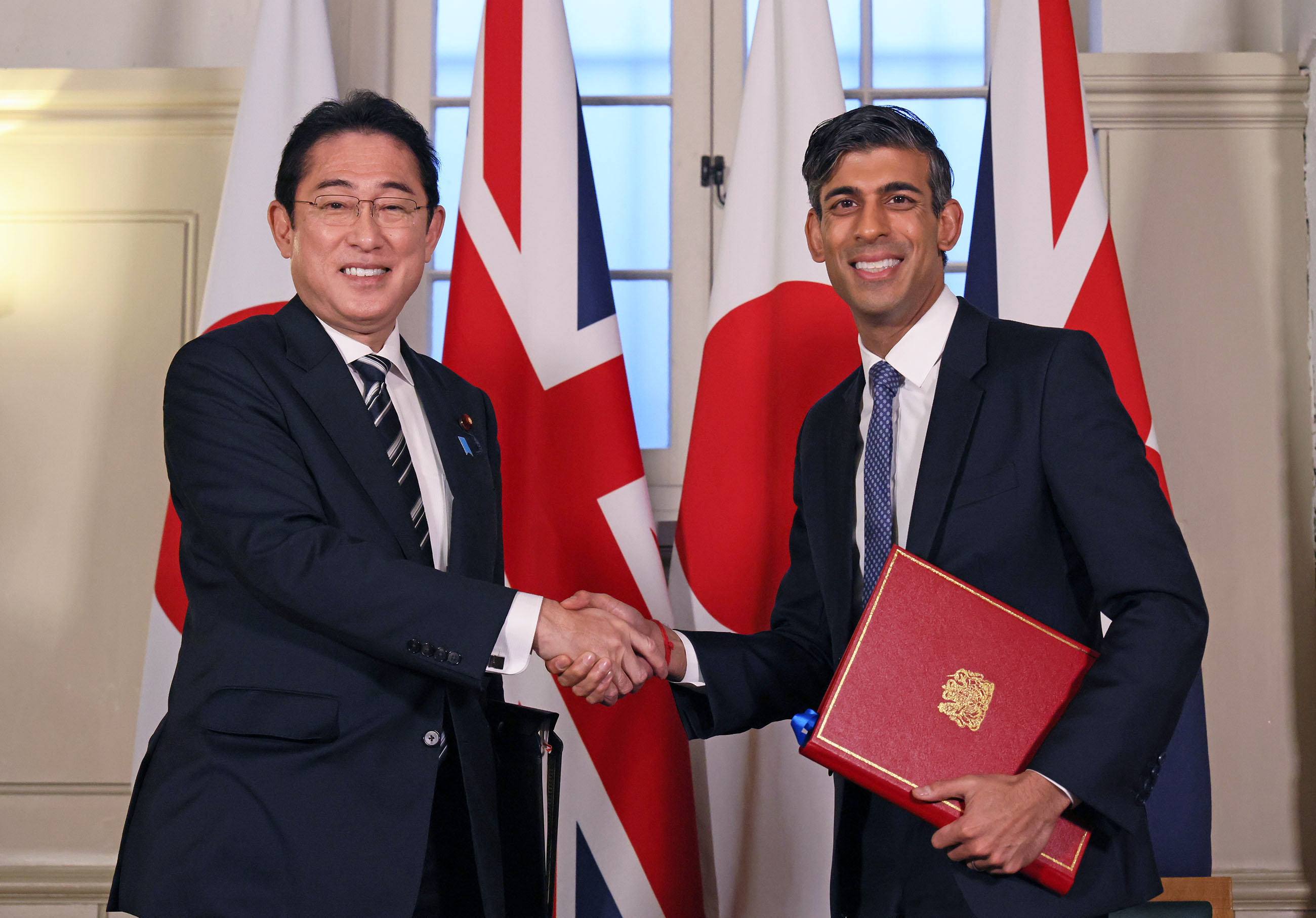 Signing of Japan-UK Reciprocal Access Agreement (3)