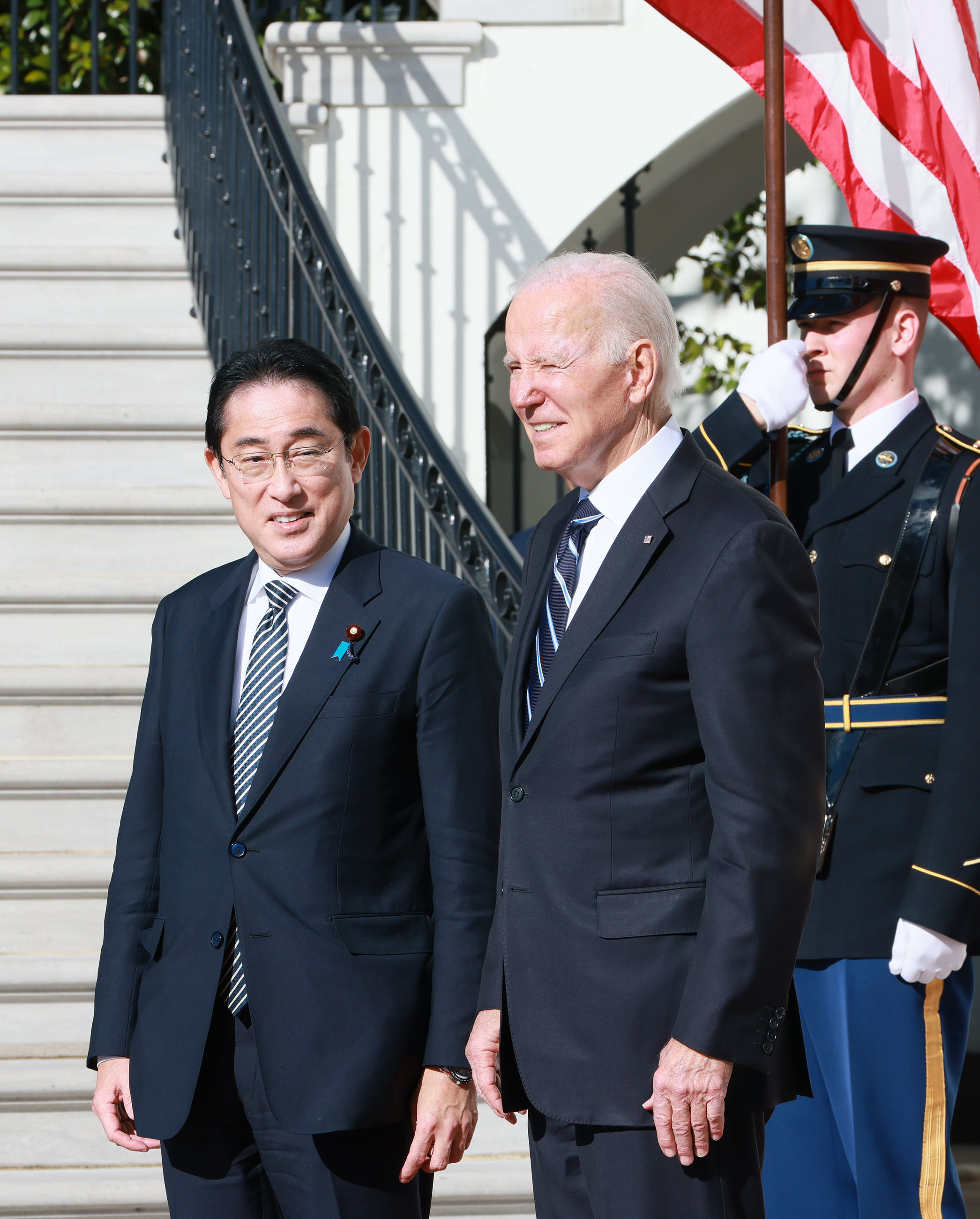 Prime Minister Kishida receiving greetings from President Biden of the United States (3)