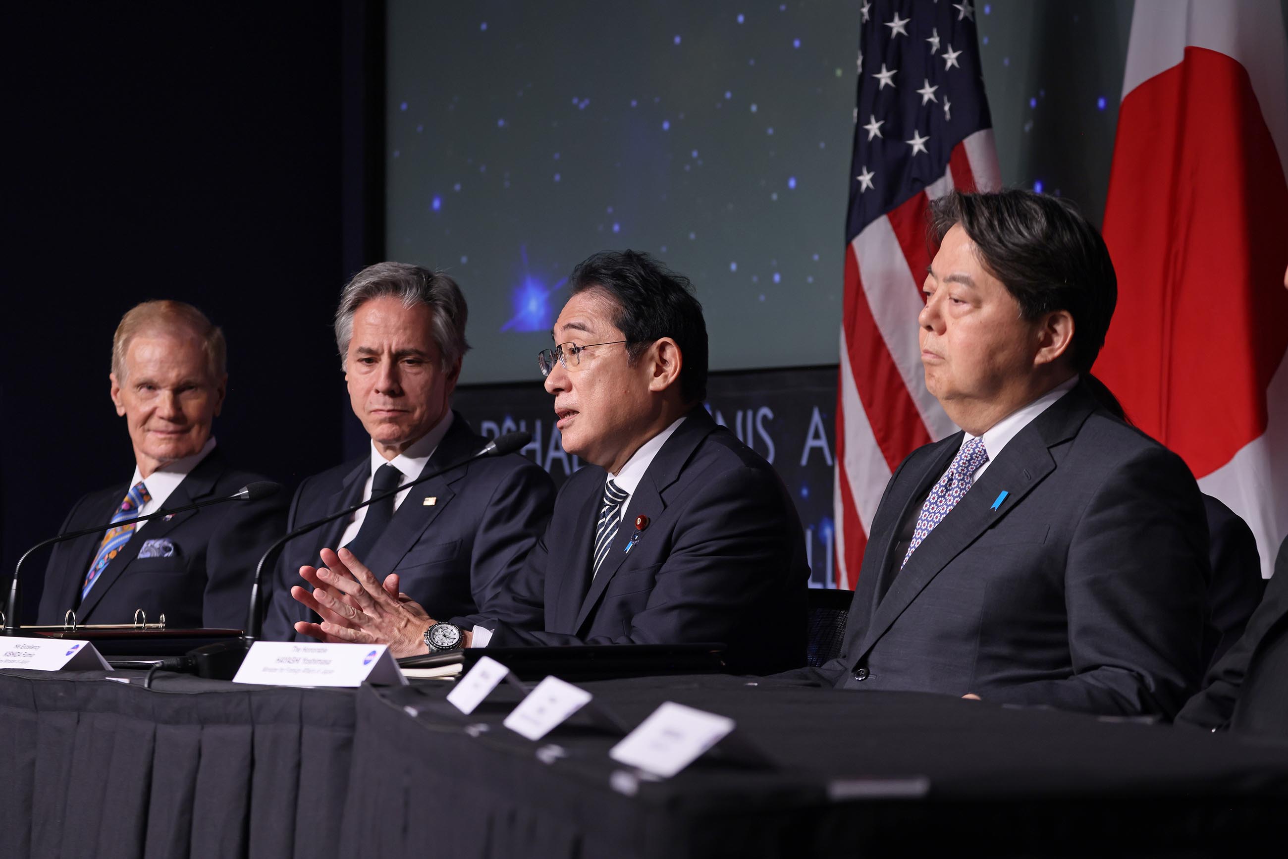The Signing Ceremony of the Framework Agreement between Japan and the United States of America for Cooperation in the Exploration and Use of Outer Space (2)