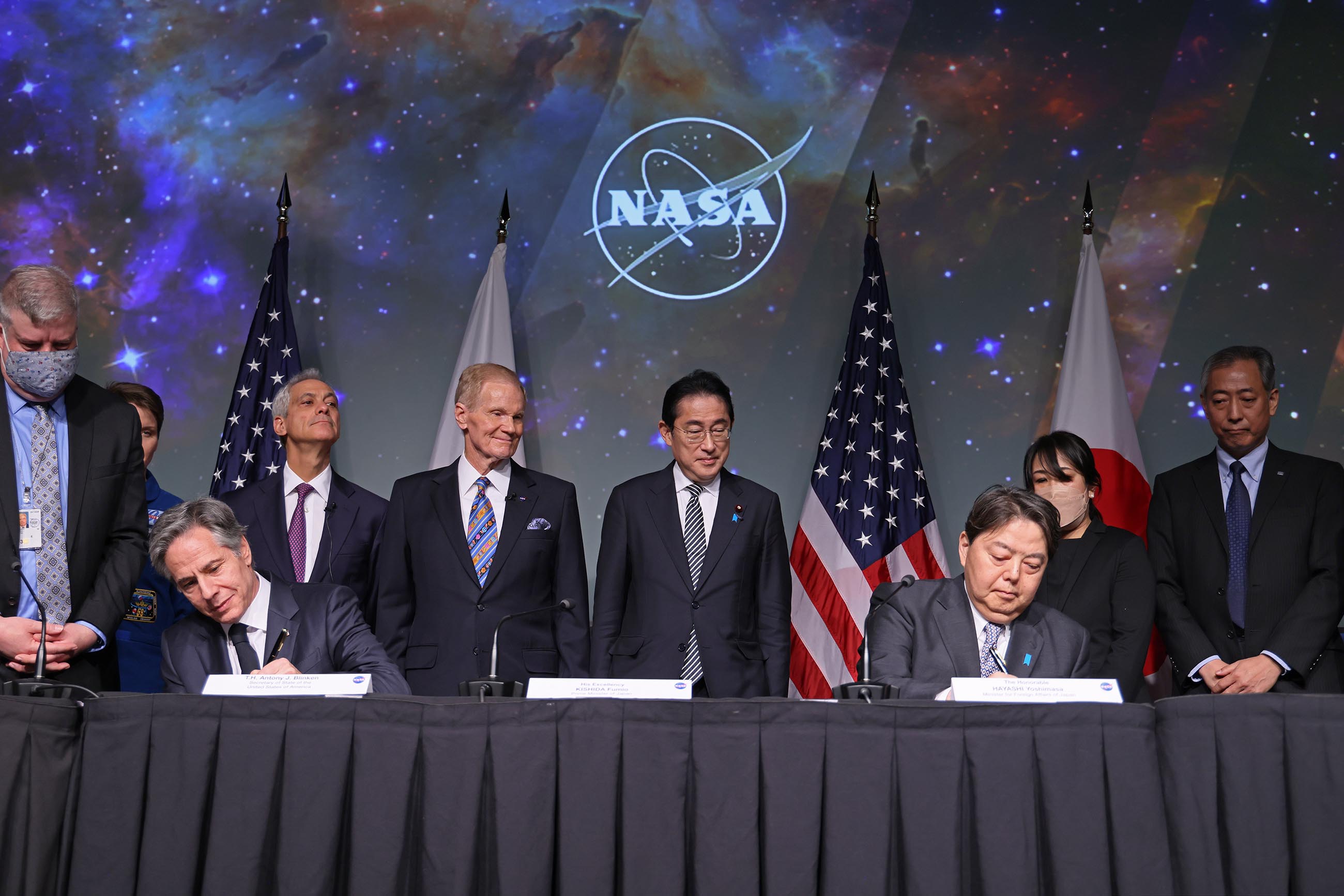 The Signing Ceremony of the Framework Agreement between Japan and the United States of America for Cooperation in the Exploration and Use of Outer Space (3)