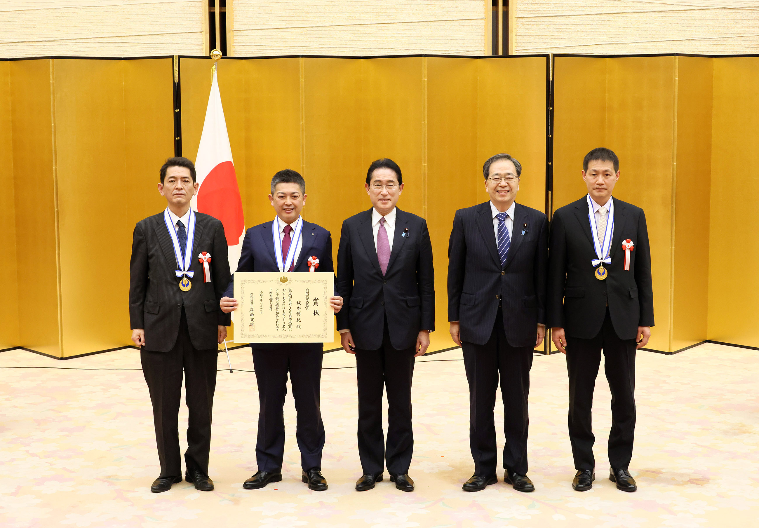 Commemorative photo session with award winners (3)