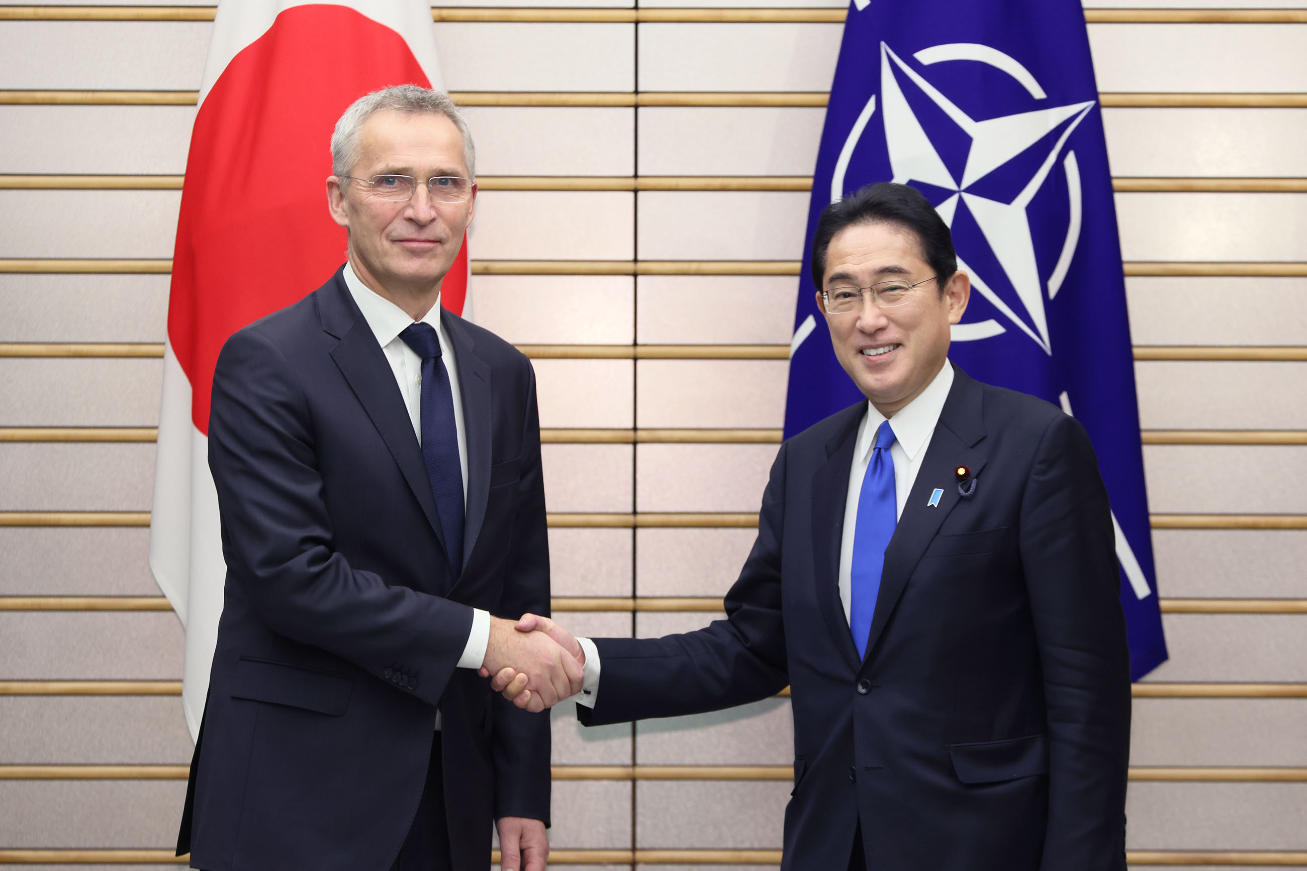 Prime Minister Kishida shaking hands with NATO Secretary General (1)