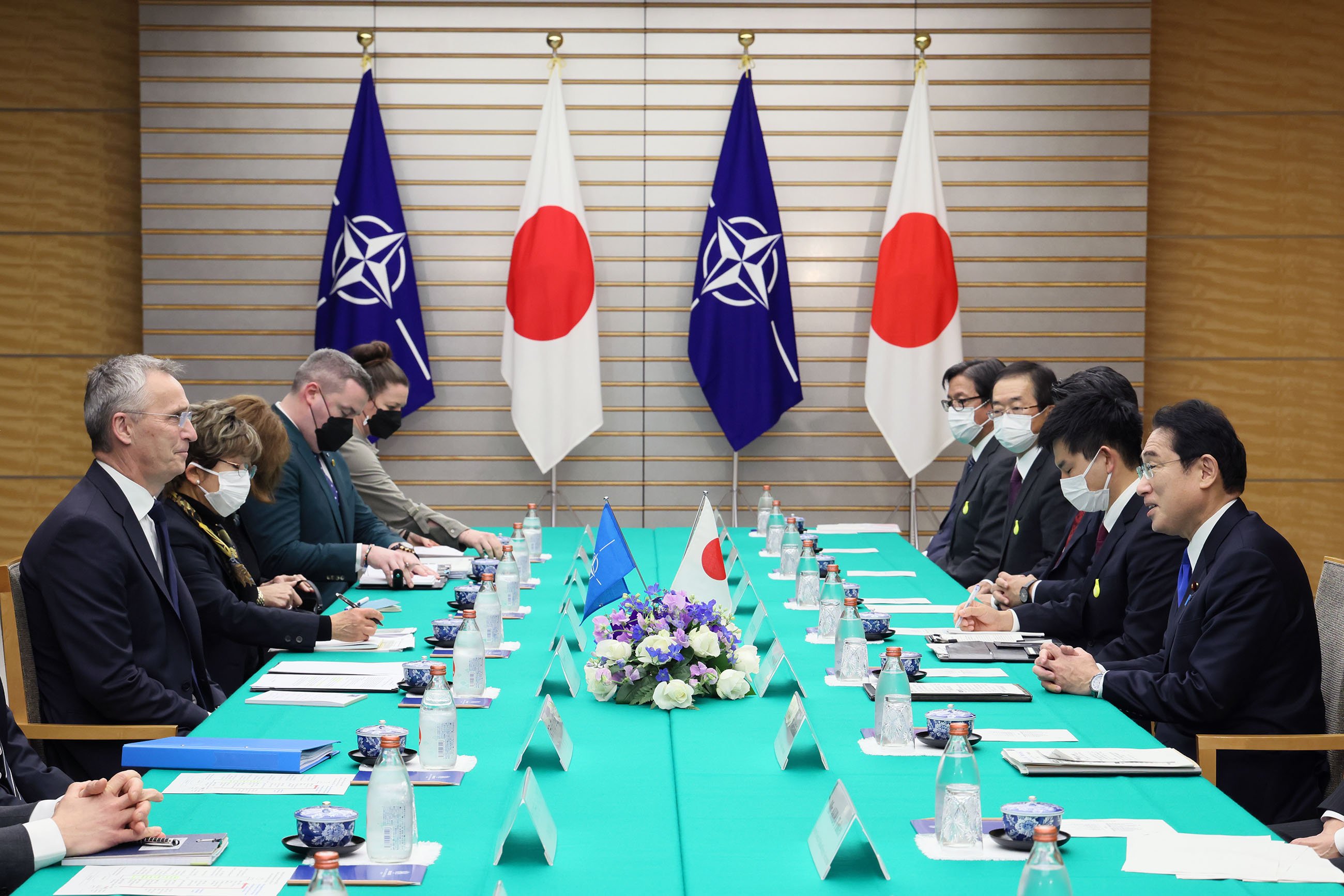 Prime Minister Kishida holding the summit meeting (2)