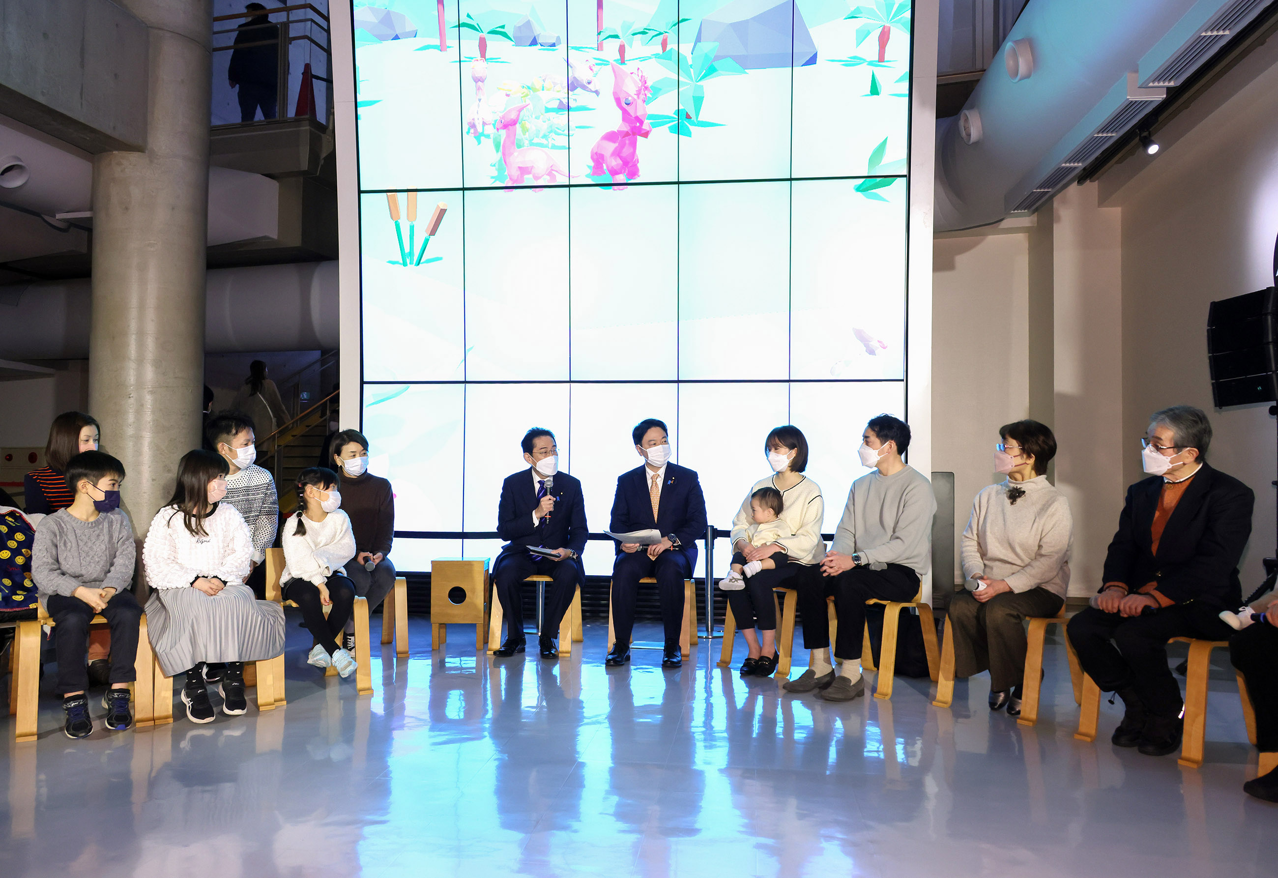 Prime Minister Kishida making remarks in a public dialogue on policies related to children (1)
