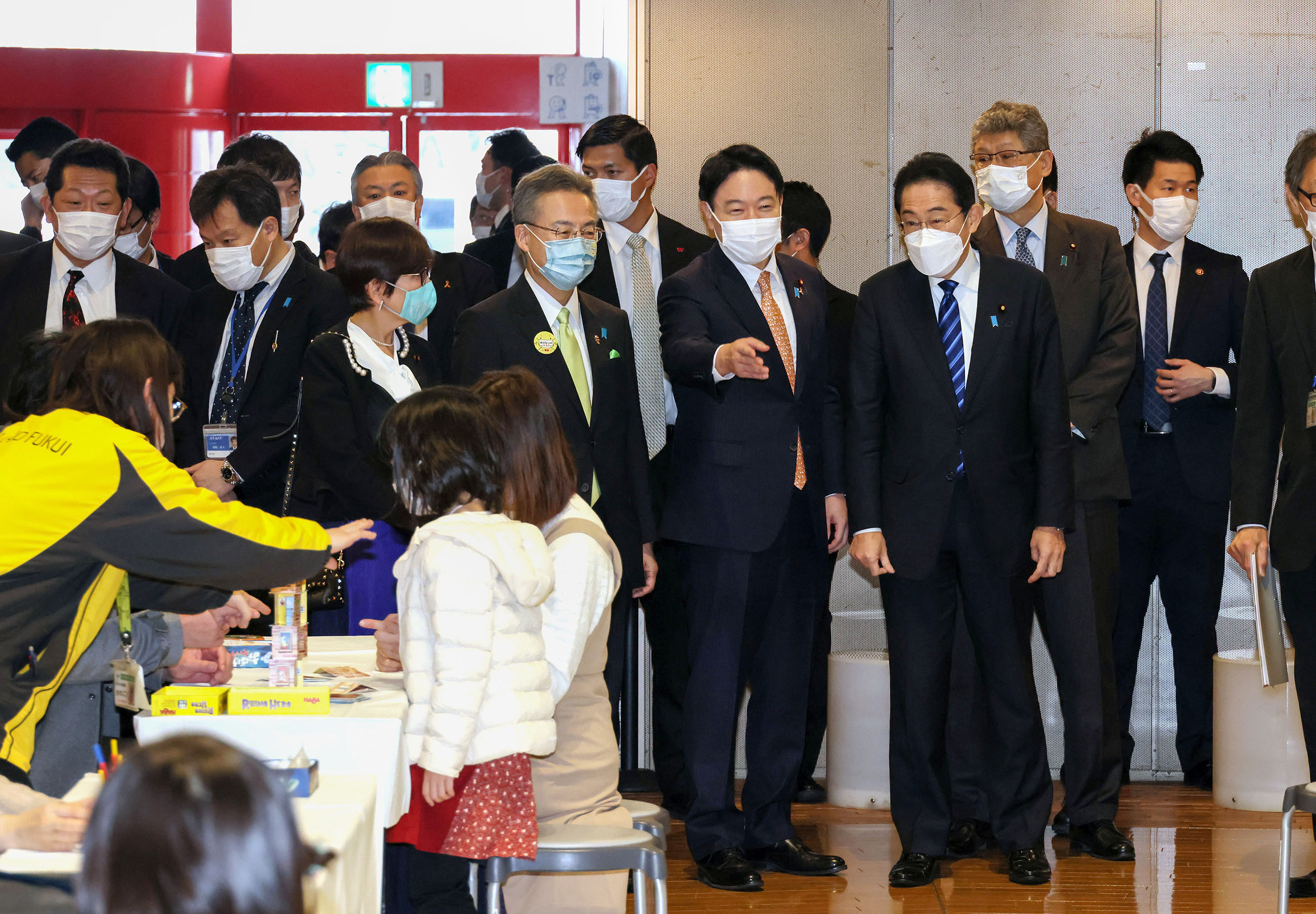 Prime Minister Kishida visiting the Fukui Prefectural Science Museum for Children (Angel Land Fukui) (1)