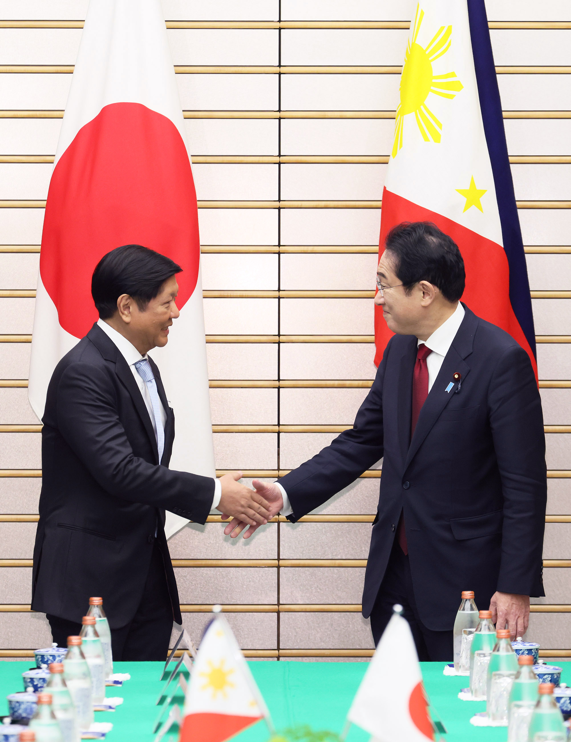 Japan-Philippines summit meeting (2)