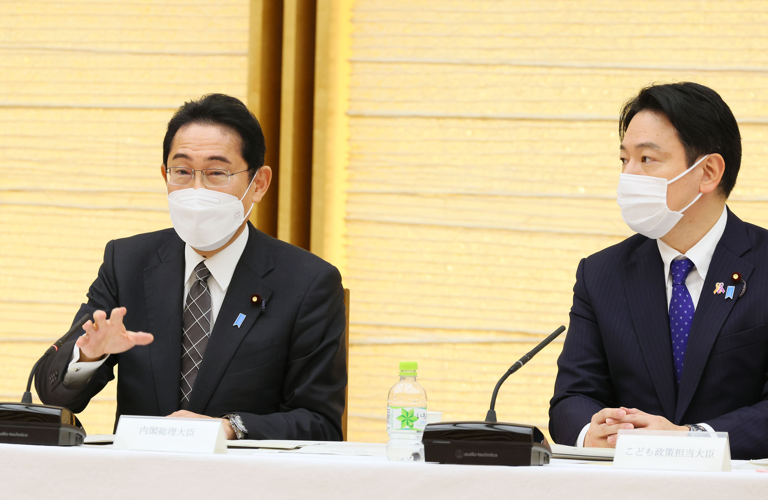 Prime Minister Kishida hearing from experts in public hearing (5)