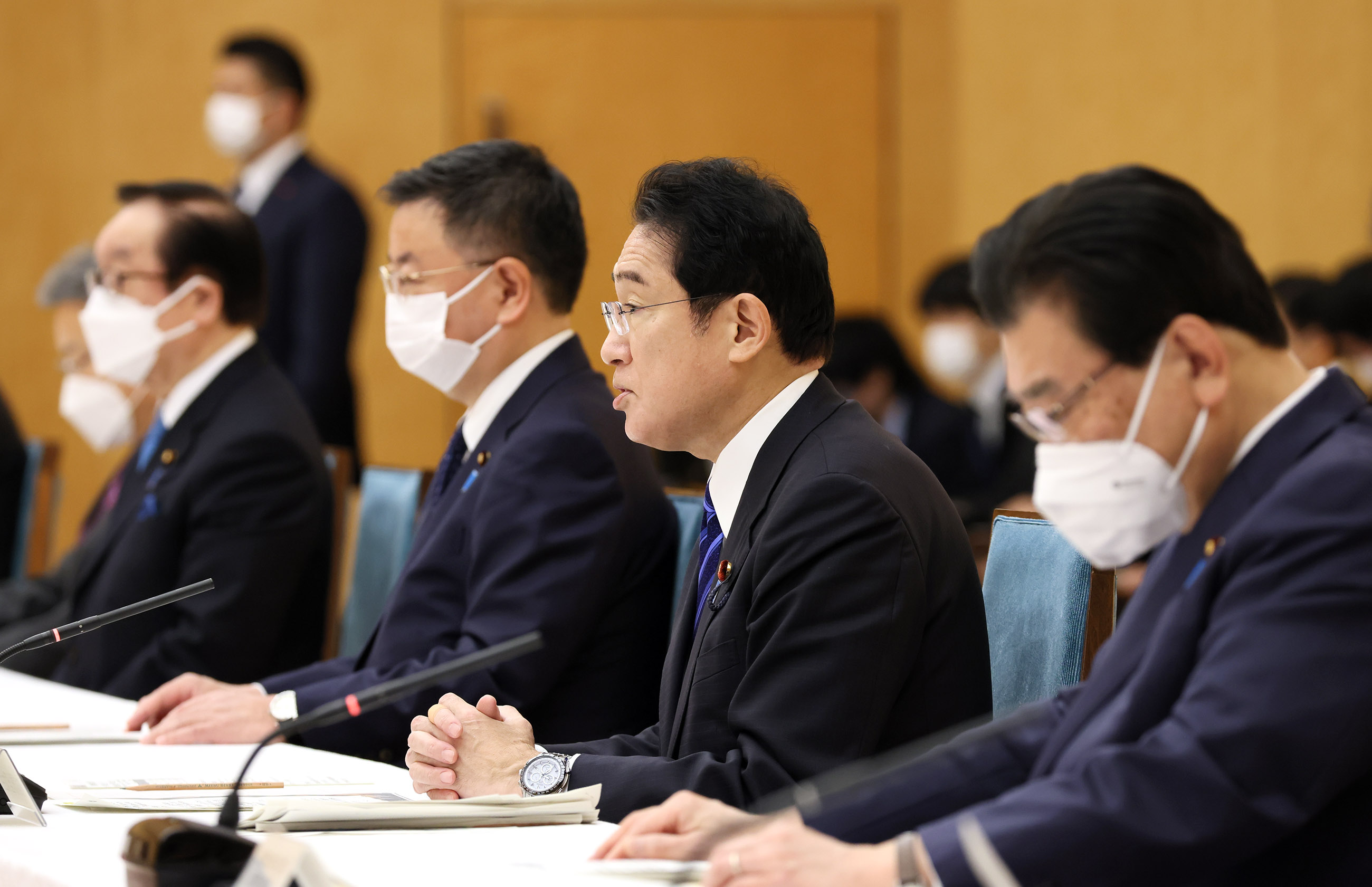 Prime Minister Kishida wrapping up a meeting (1)