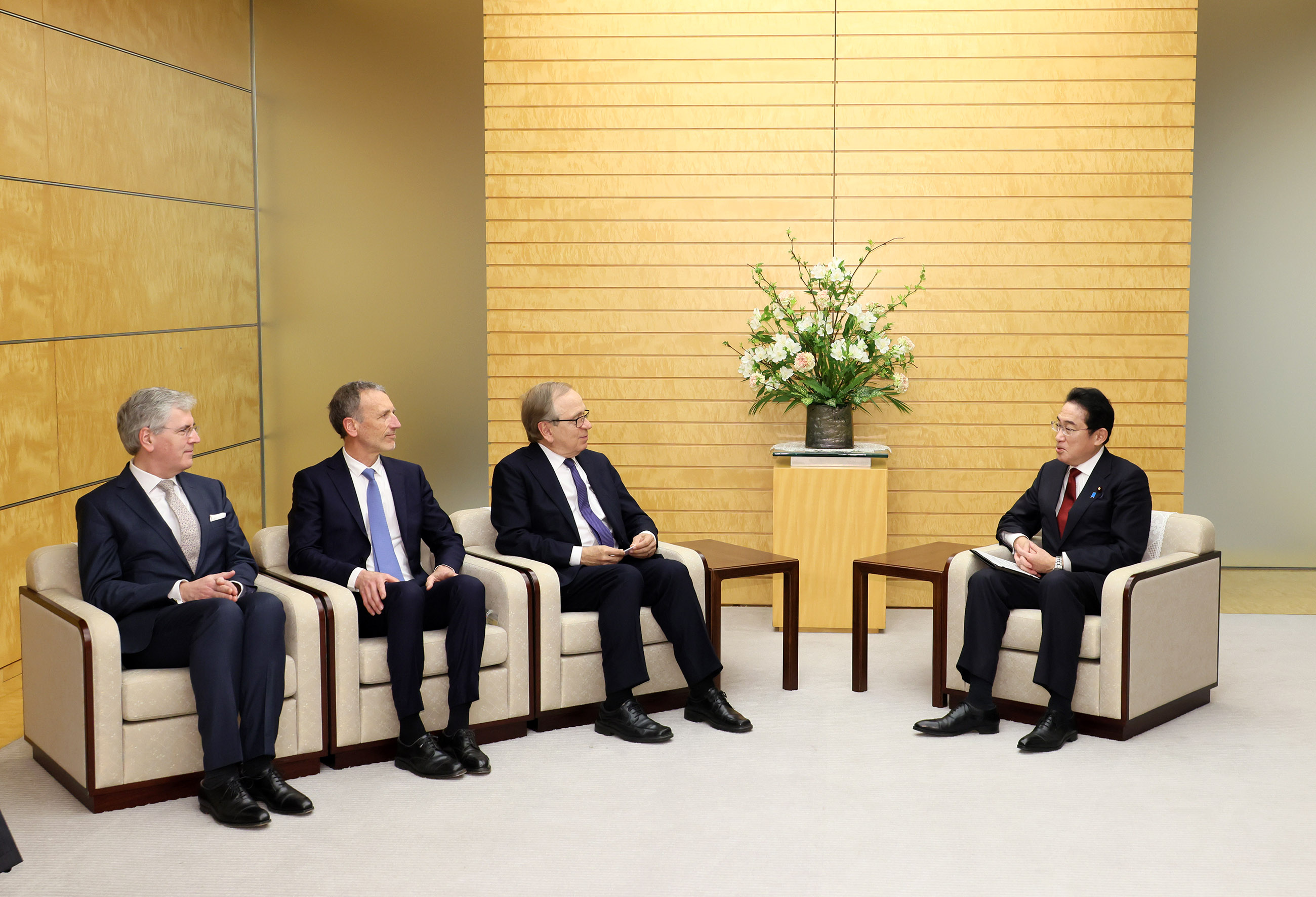 Prime Minister Kishida receiving a courtesy call (3)