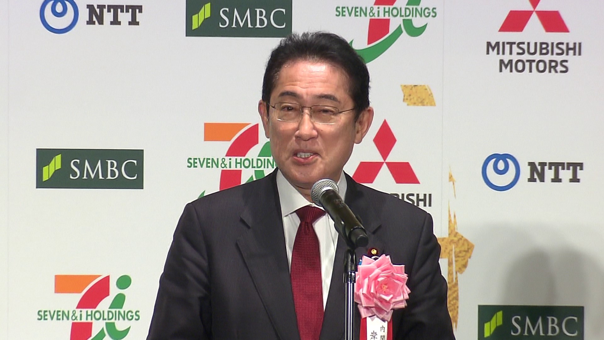 Prime Minister Kishida delivering a congratulatory address