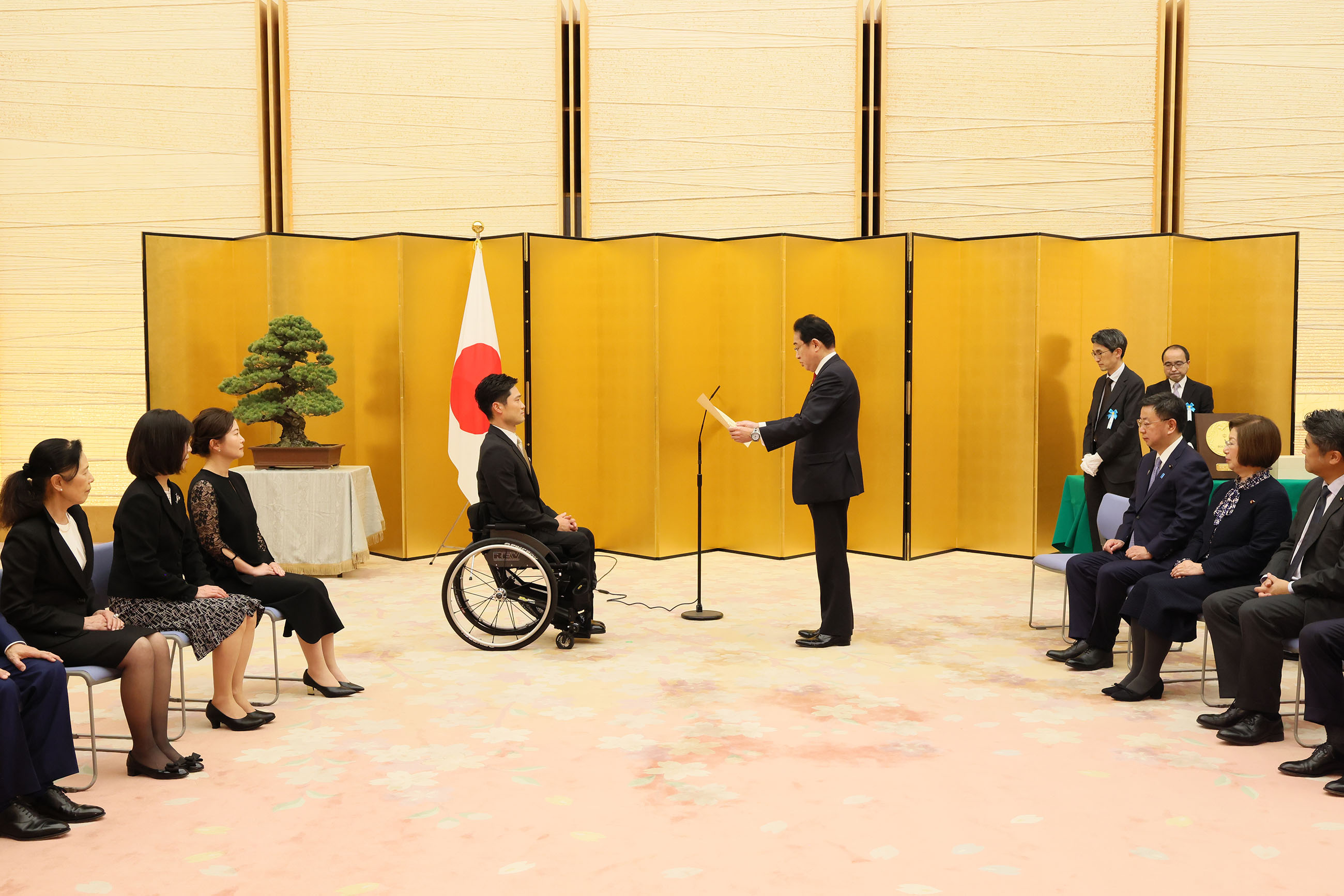 Prime Minister Kishida attending an award ceremony (2)