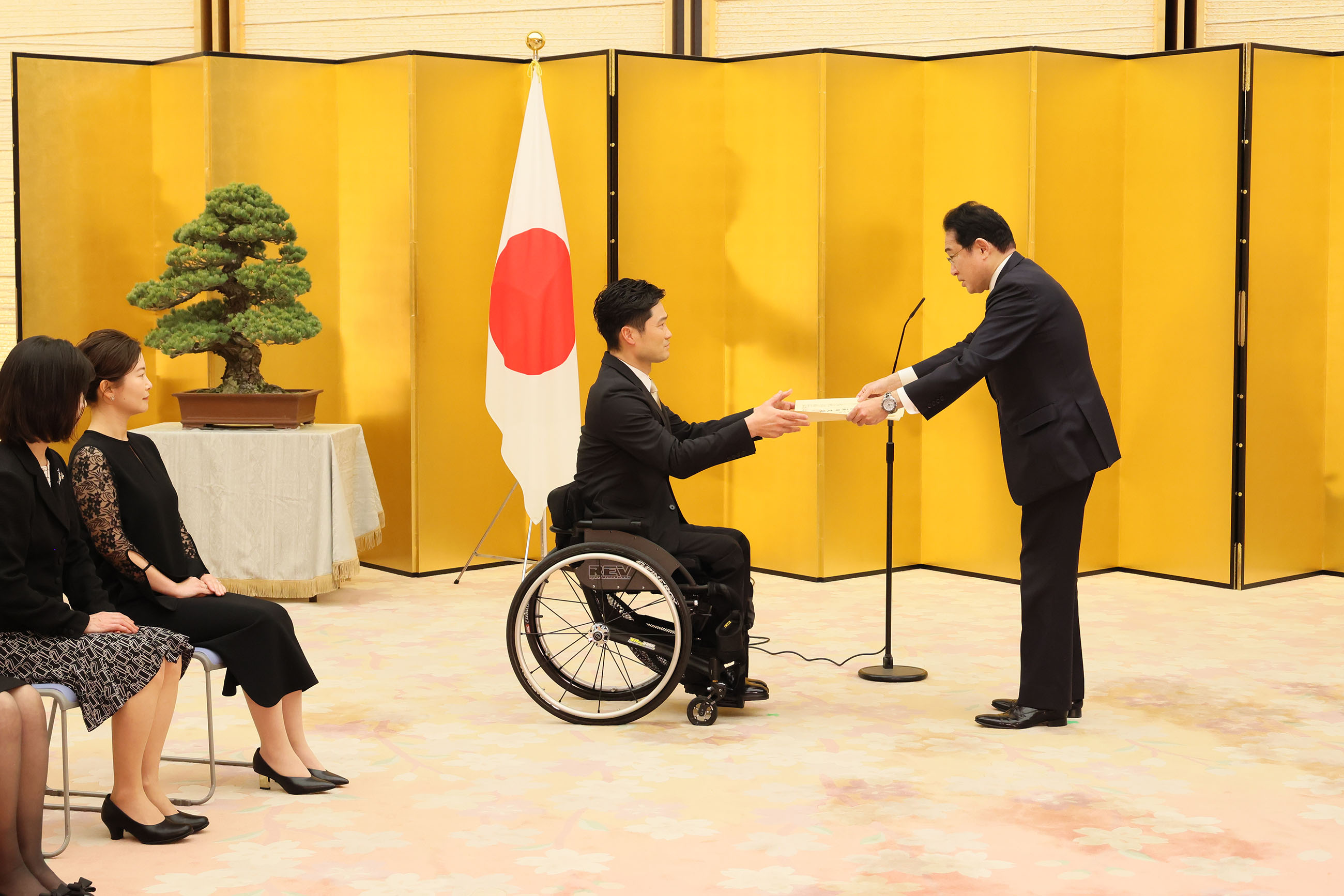 Prime Minister Kishida attending an award ceremony (3)
