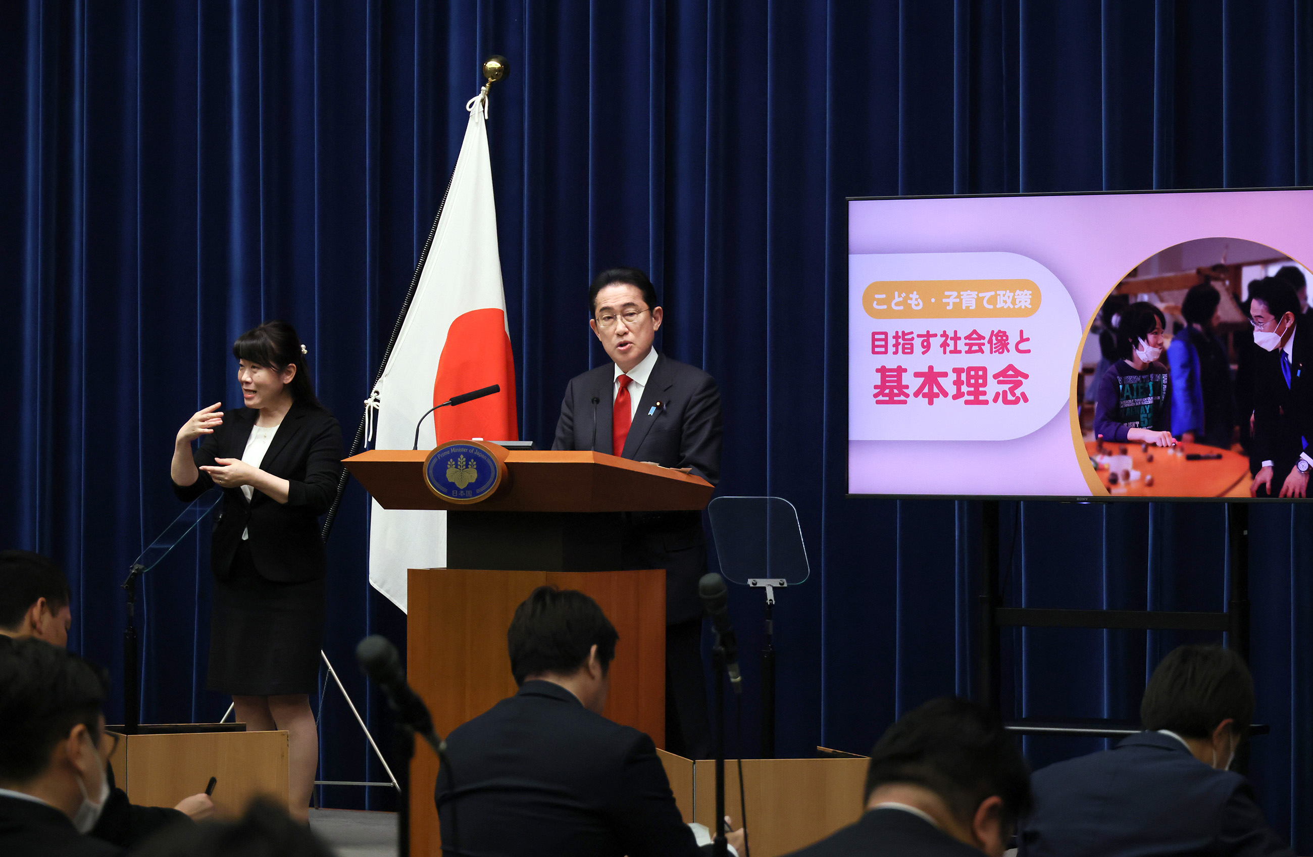 Prime Minister Kishida answering questions from the journalists (4)